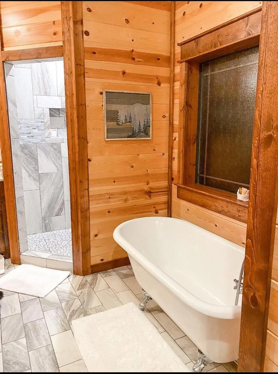 Bathroom in Stone Mountain Lodge 5000sqft 6 Bed Game Room Pool Table Hot Tub