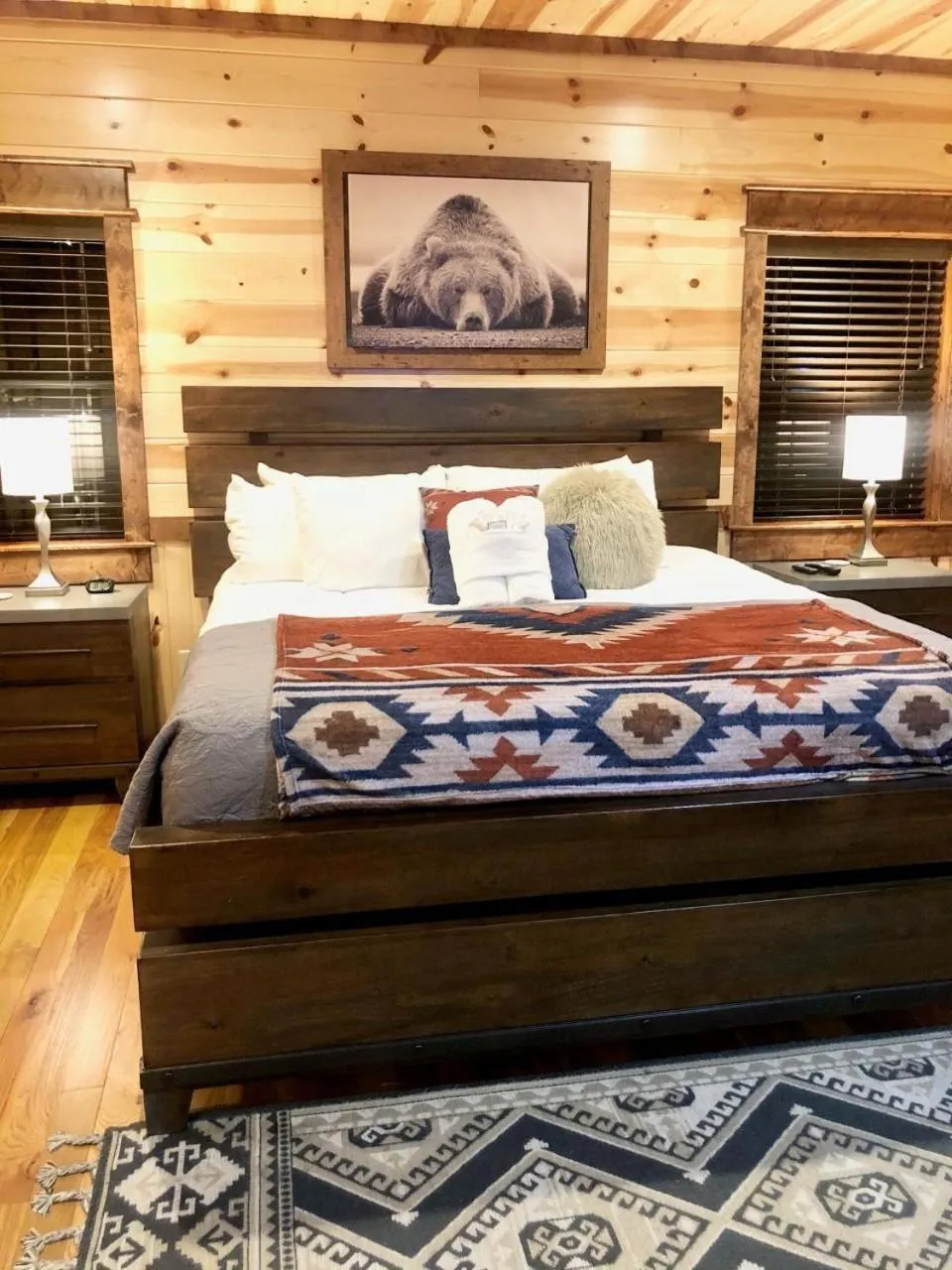 Bed in Stone Mountain Lodge 5000sqft 6 Bed Game Room Pool Table Hot Tub