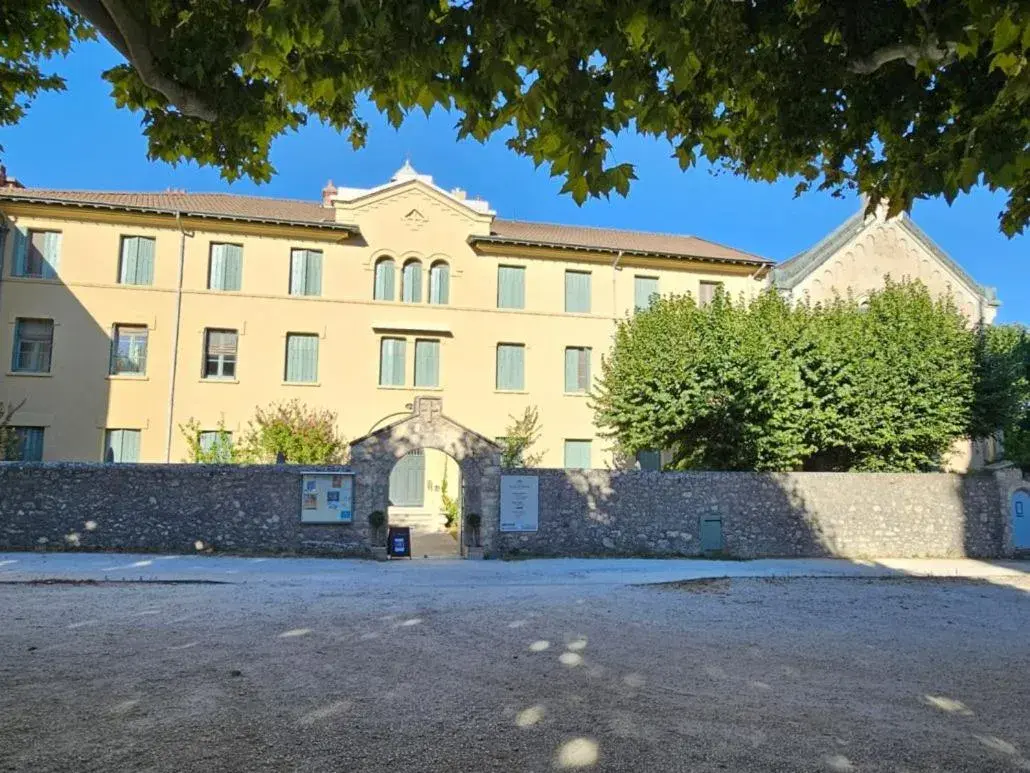 Standard Apartment in Gîte d'étape et de groupe du Clos Saint Roch Standard Apartment in Gîte d'étape et de groupe du Clos Saint Roch