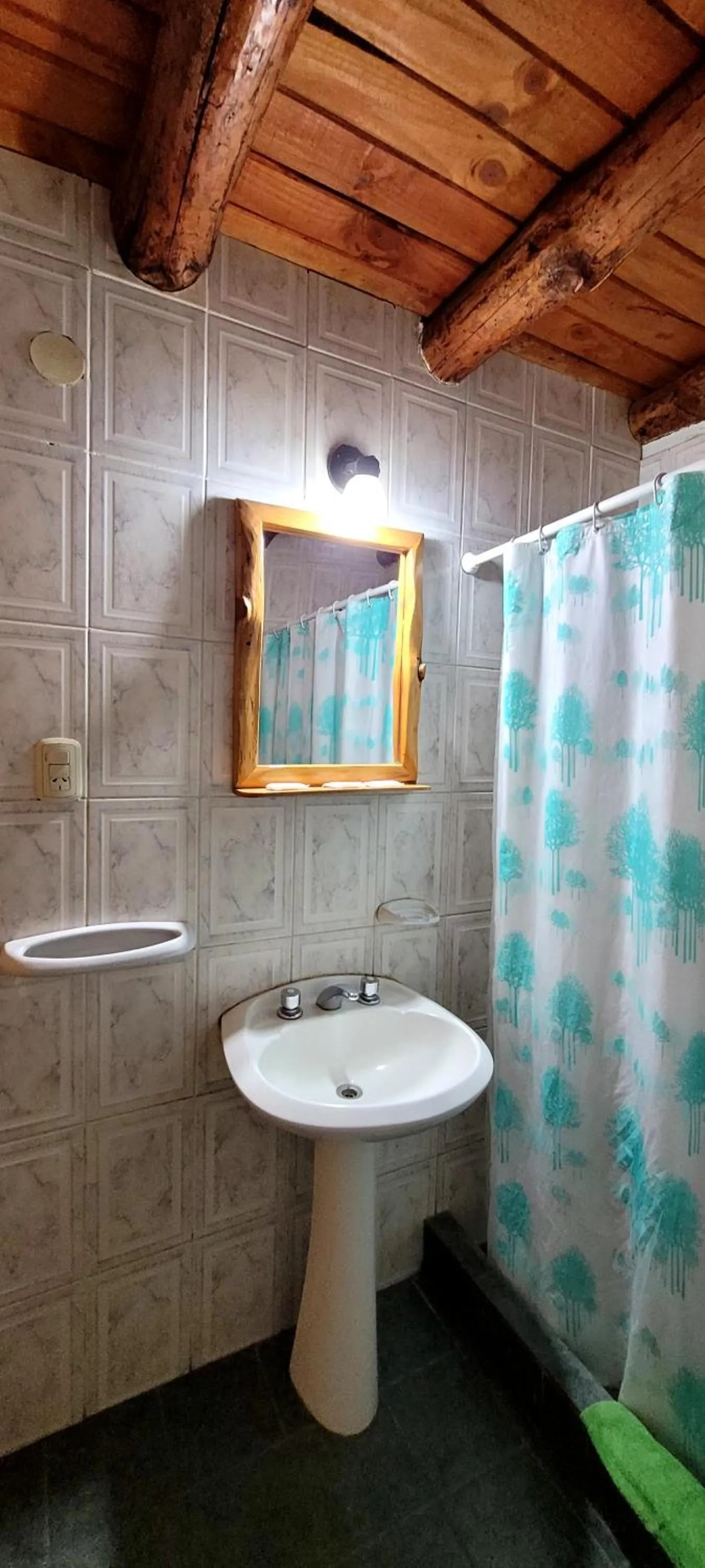 Shower in Cabañas Clarita