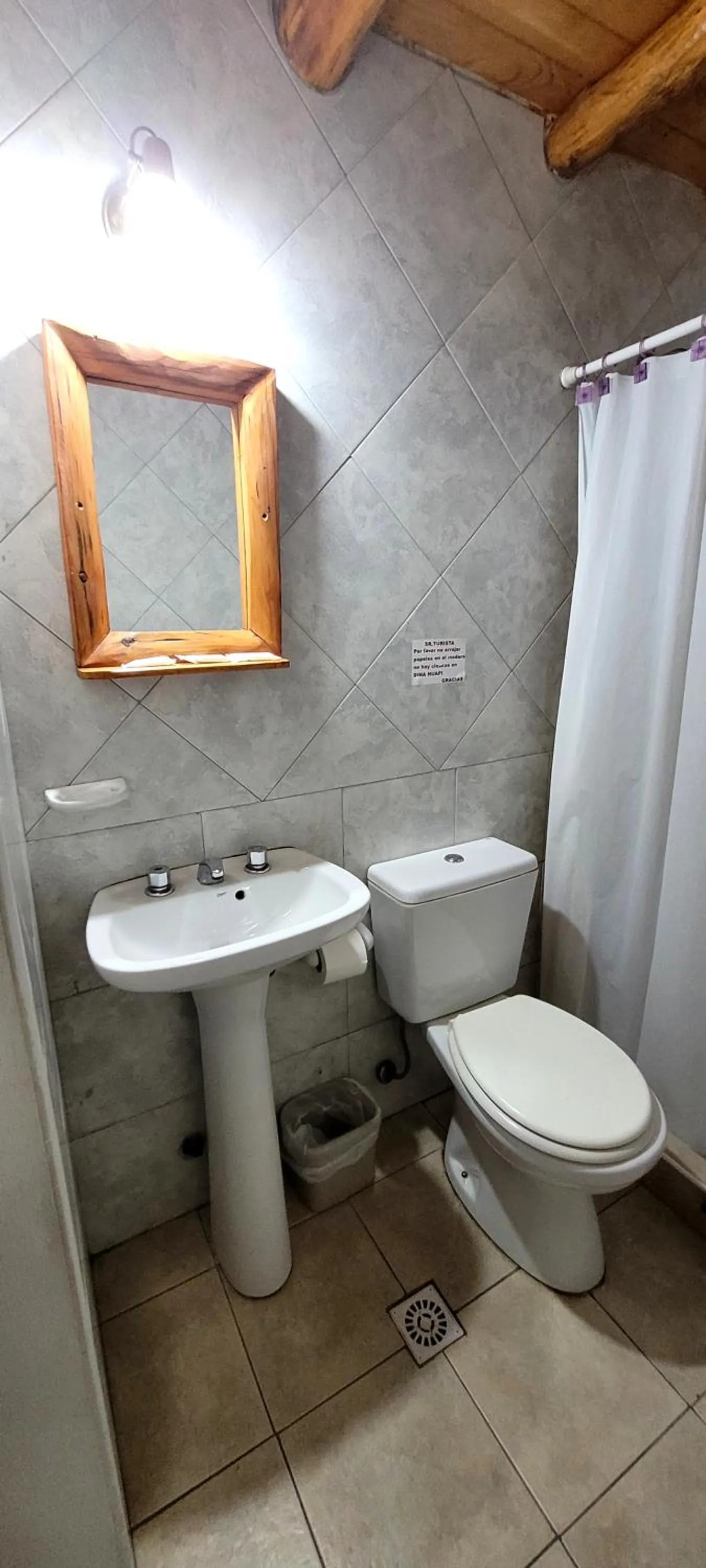 Shower in Cabañas Clarita