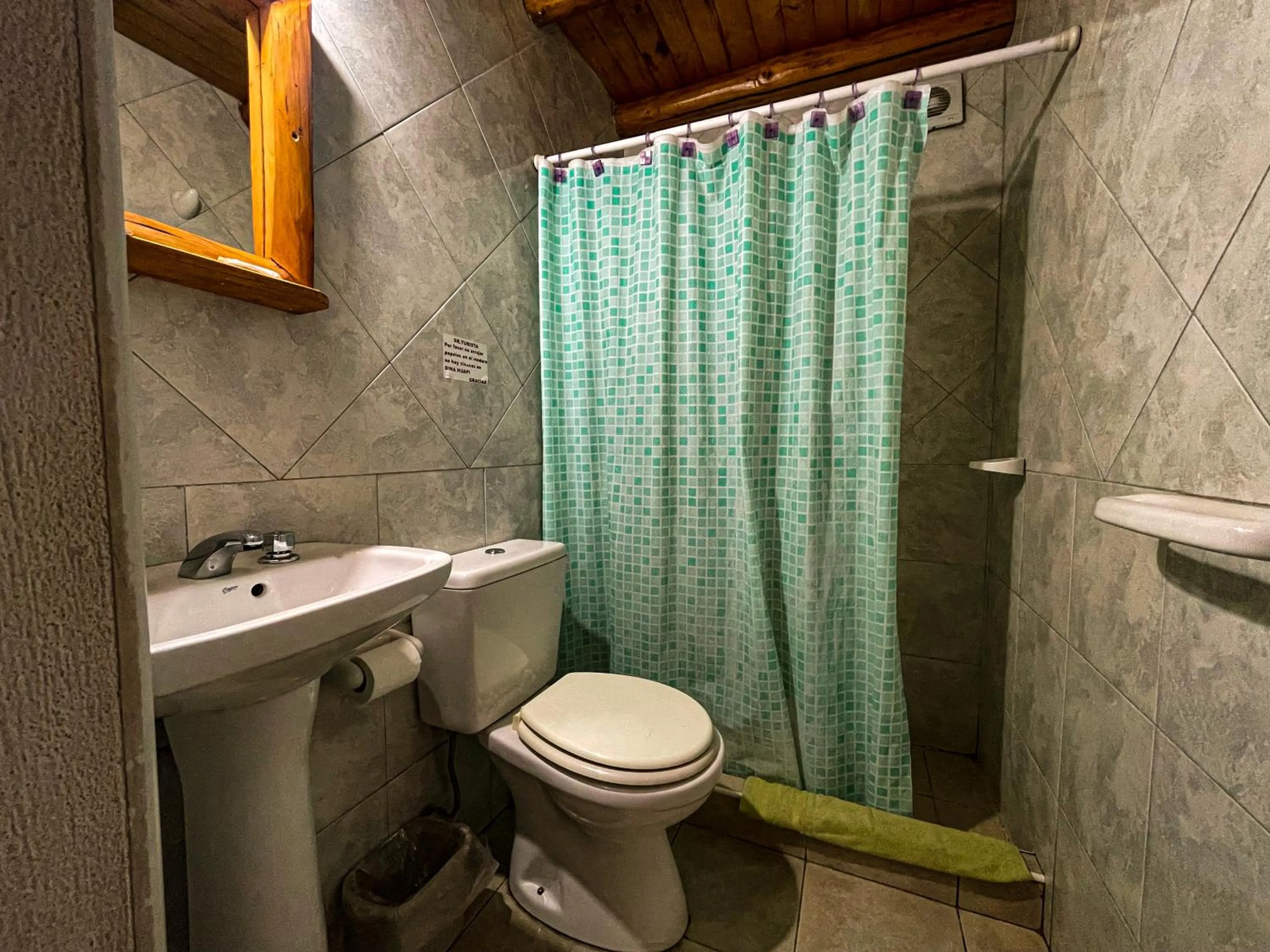 Shower in Cabañas Clarita