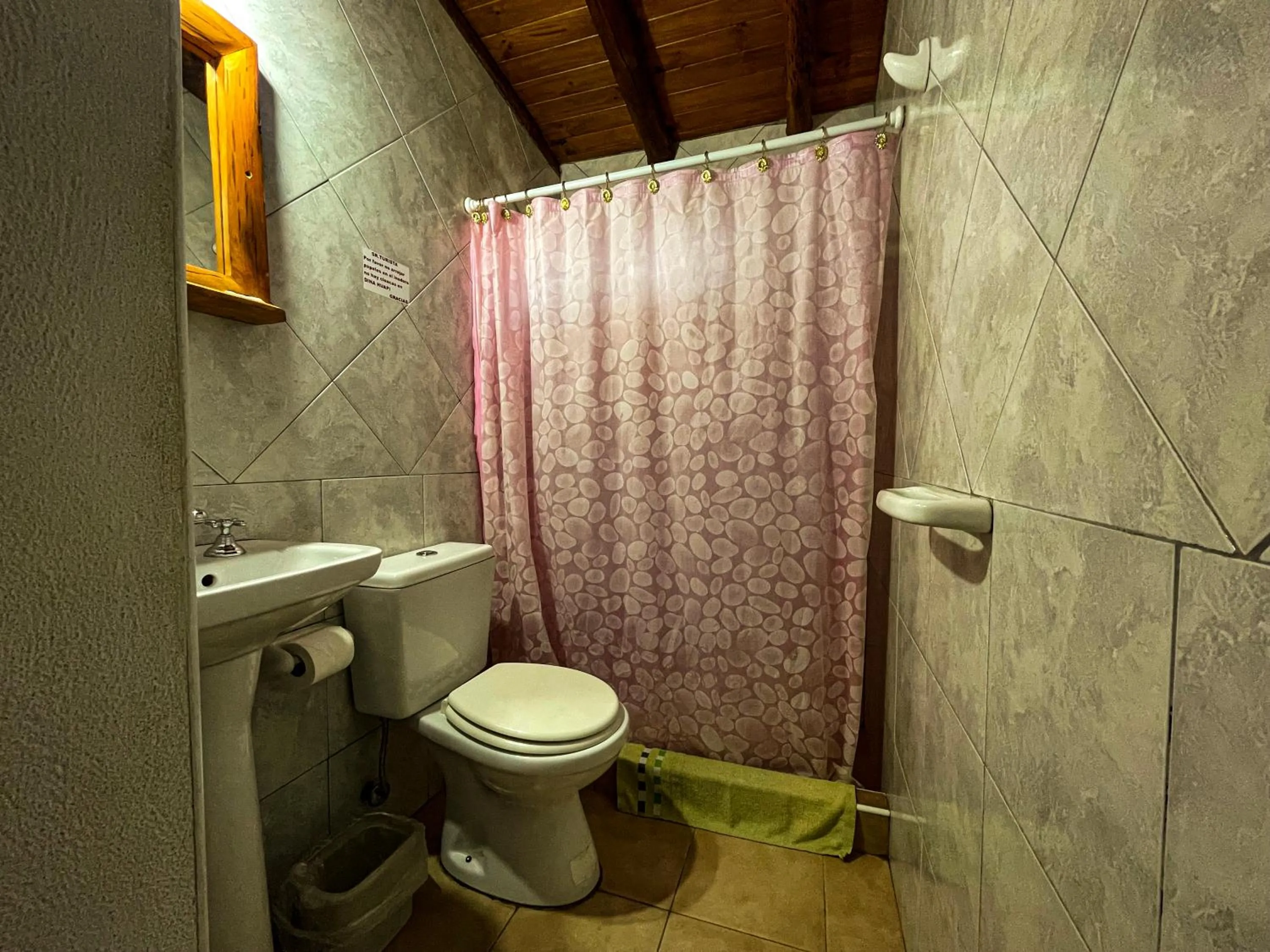 Shower in Cabañas Clarita