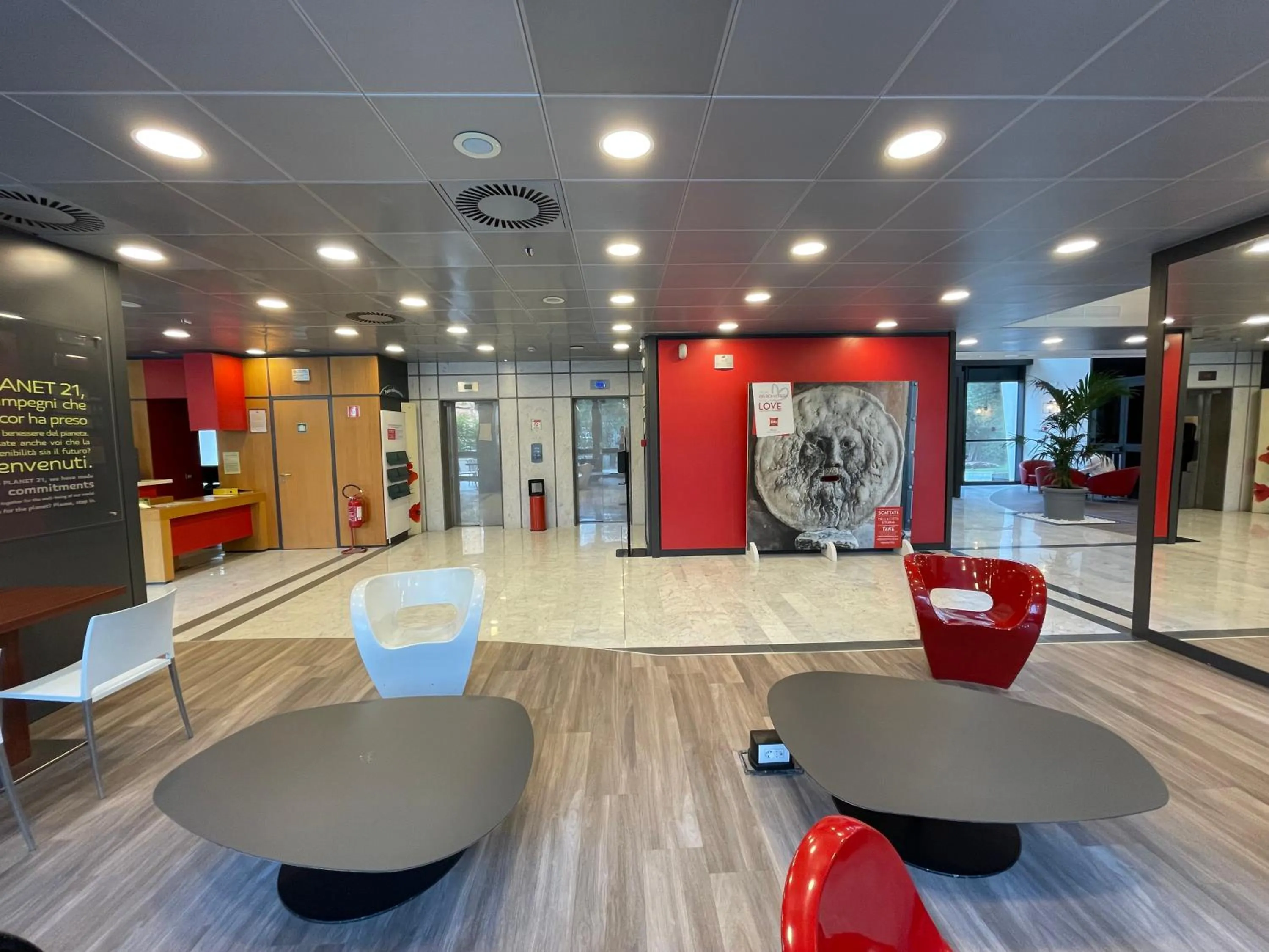 Property building in Ibis Roma Fiera