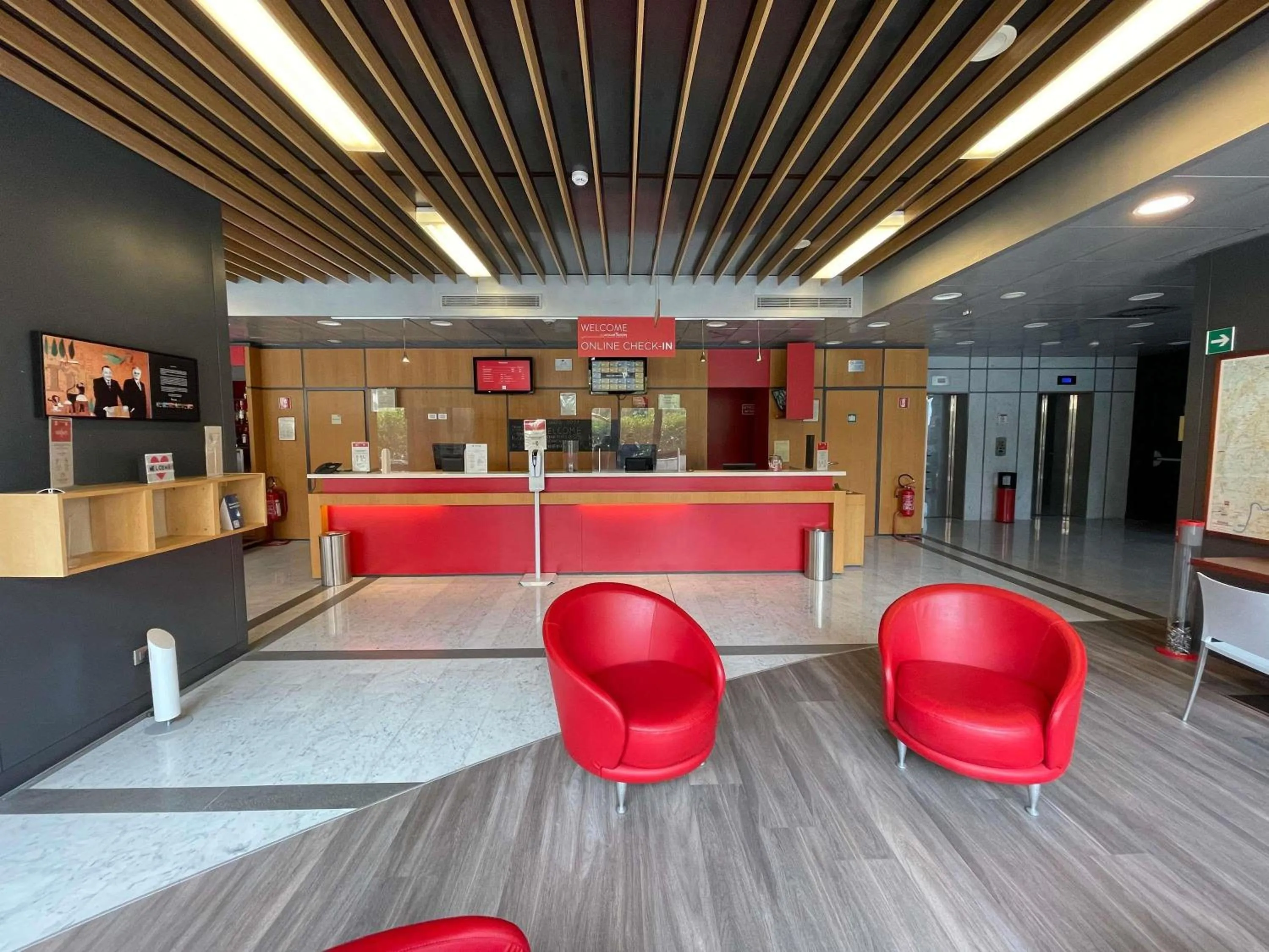 Property building in Ibis Roma Fiera