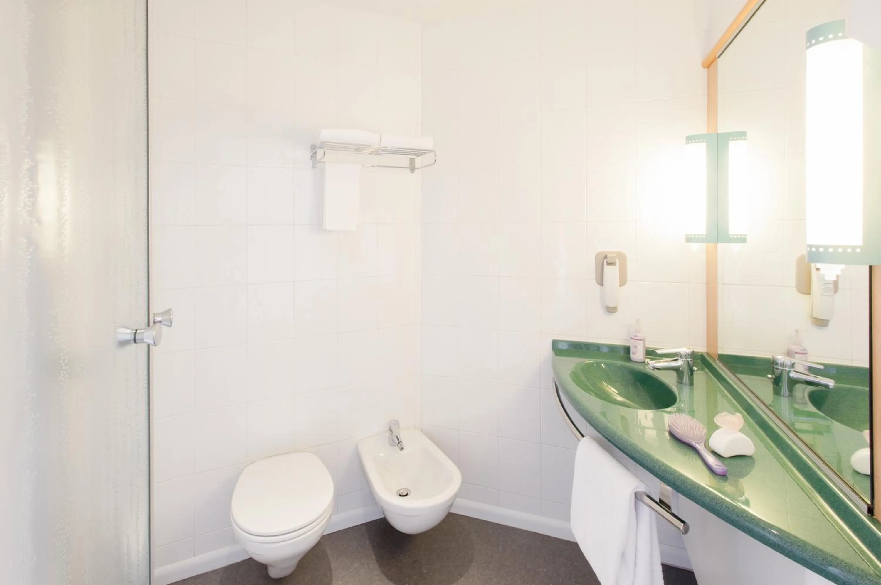 Bathroom in Ibis Roma Fiera