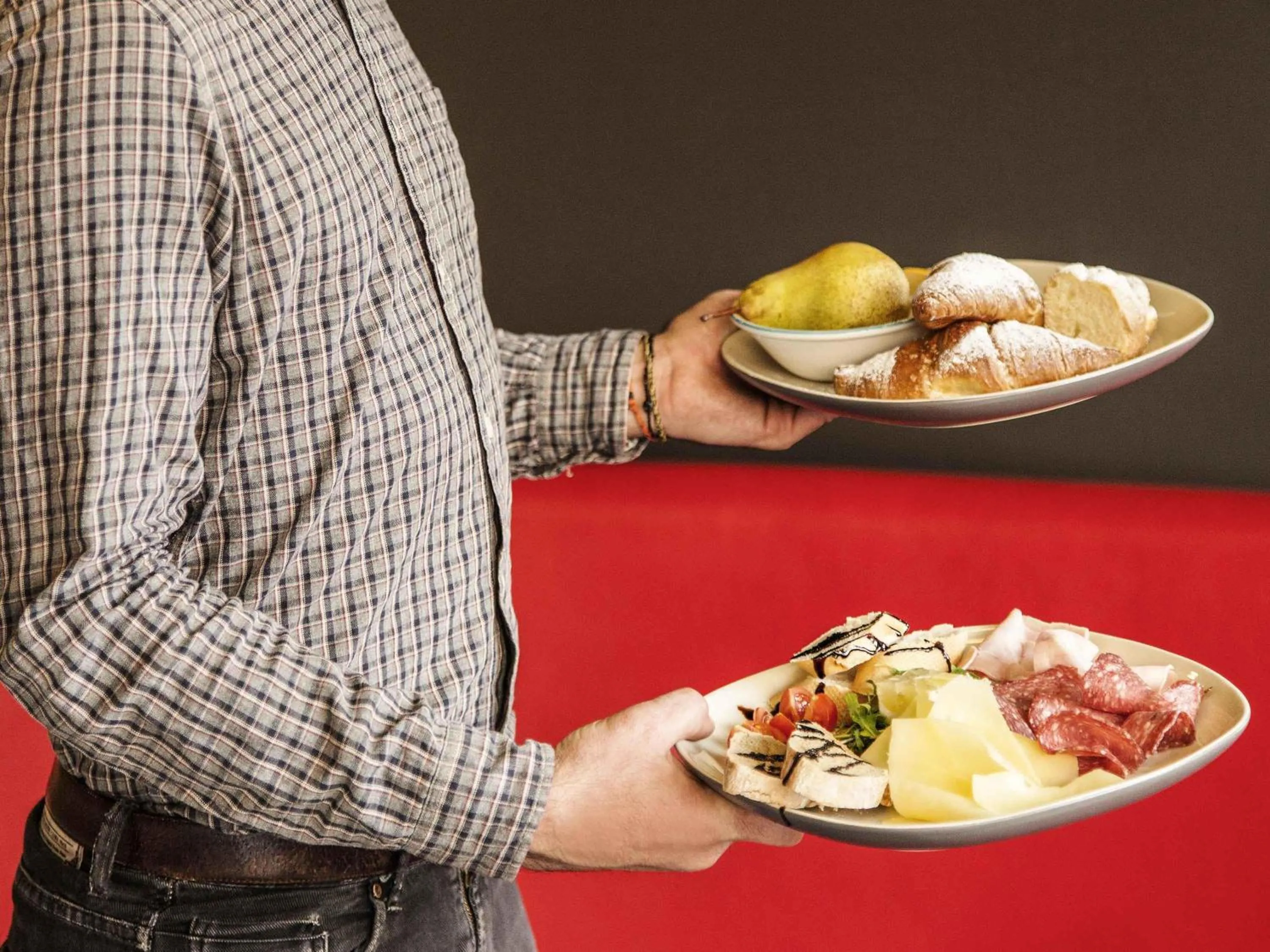 Restaurant/places to eat in Ibis Roma Fiera