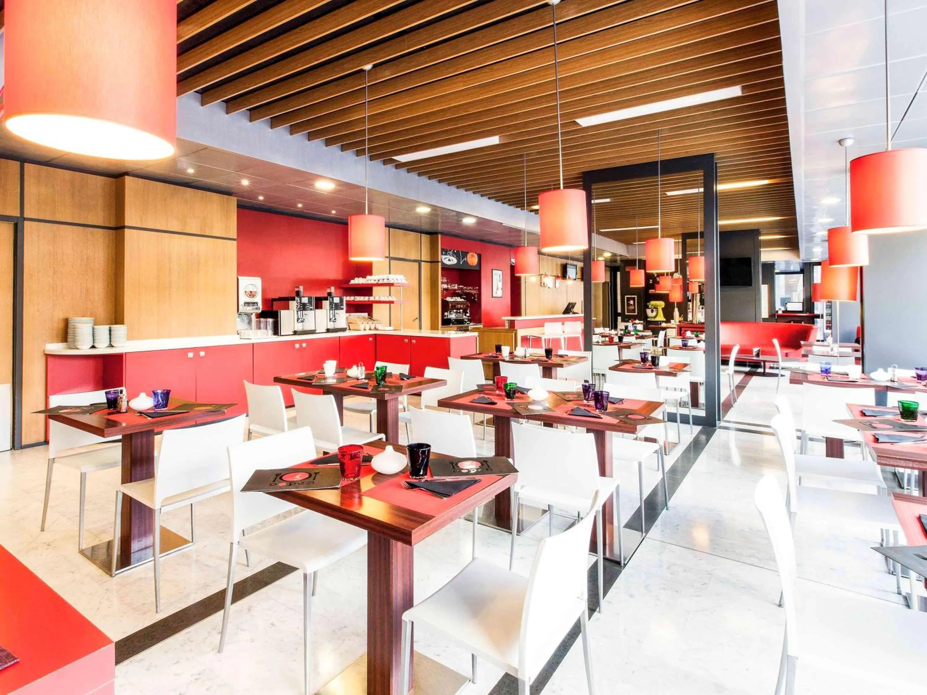 Restaurant/places to eat in Ibis Roma Fiera