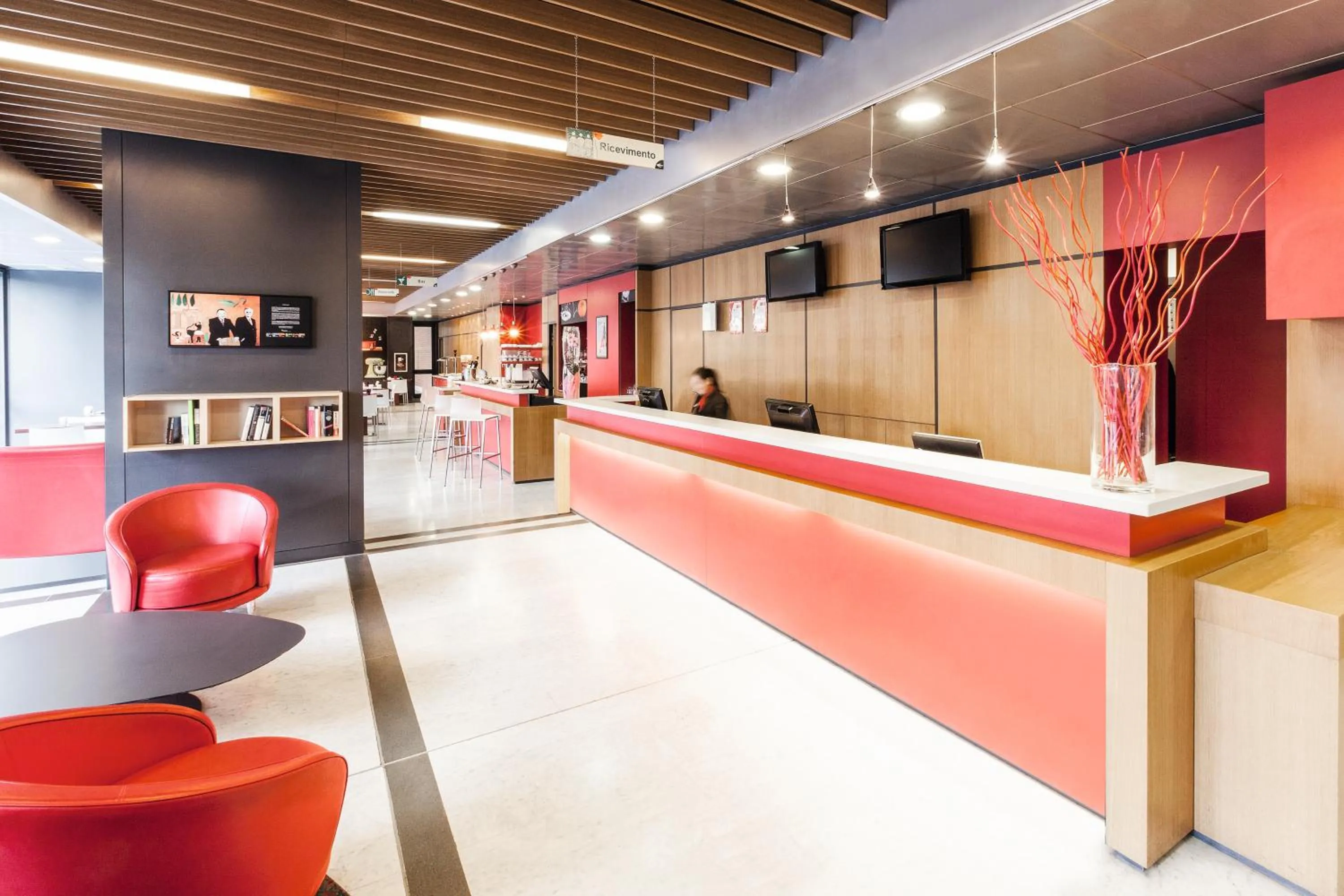 Lobby or reception in Ibis Roma Fiera
