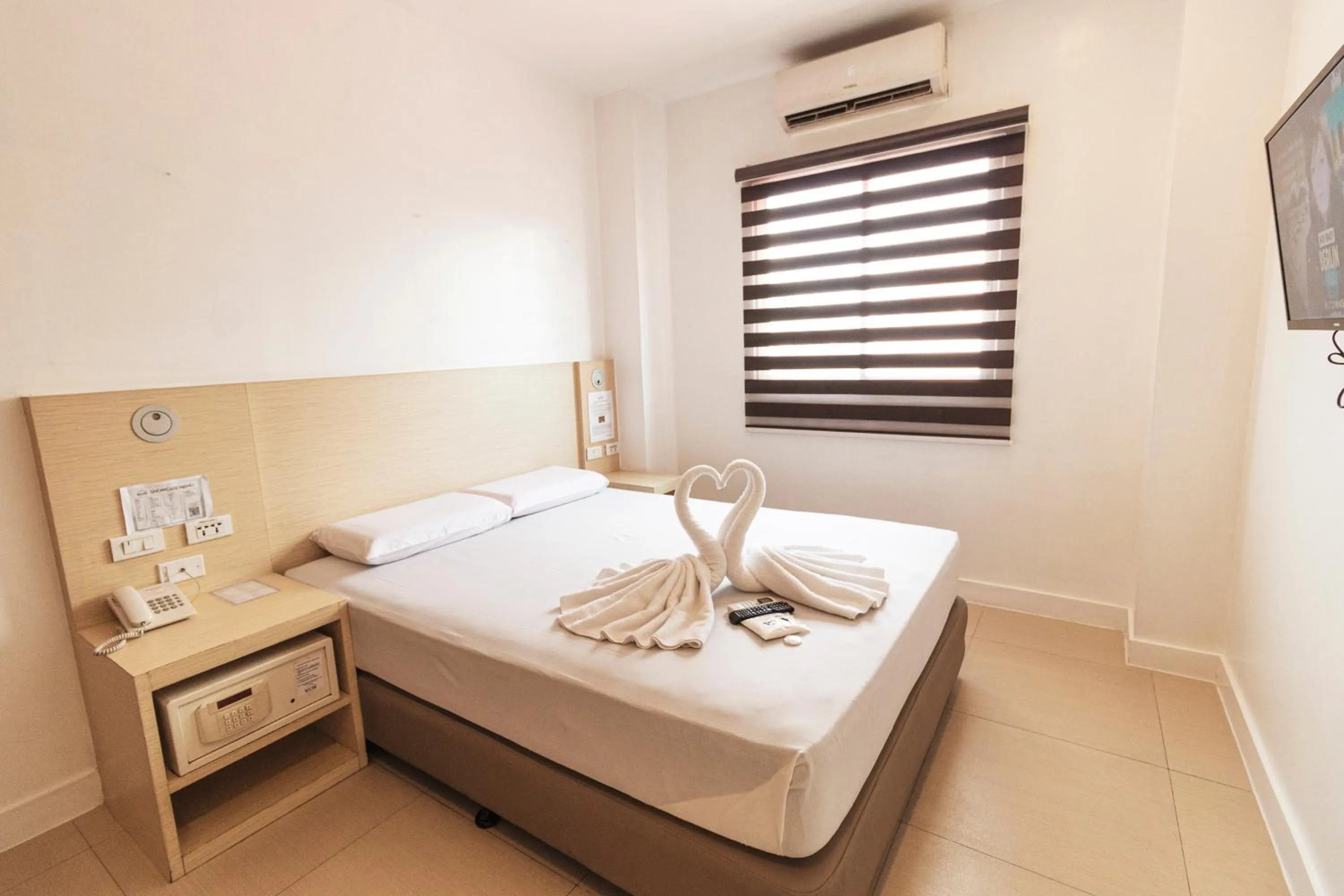Bedroom, Bed in Wow Budget Hotel Cubao
