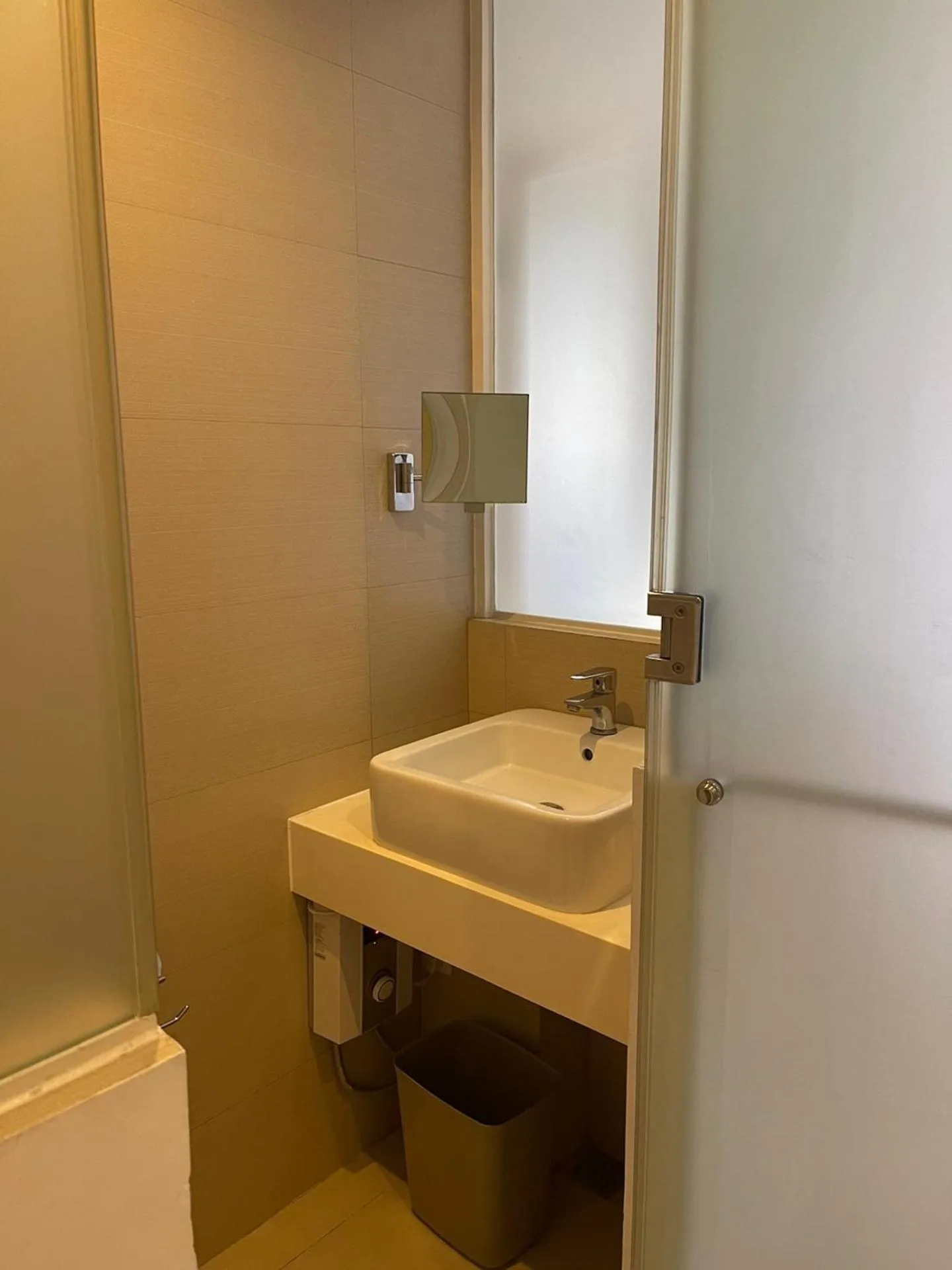 Toilet in Wow Budget Hotel Cubao