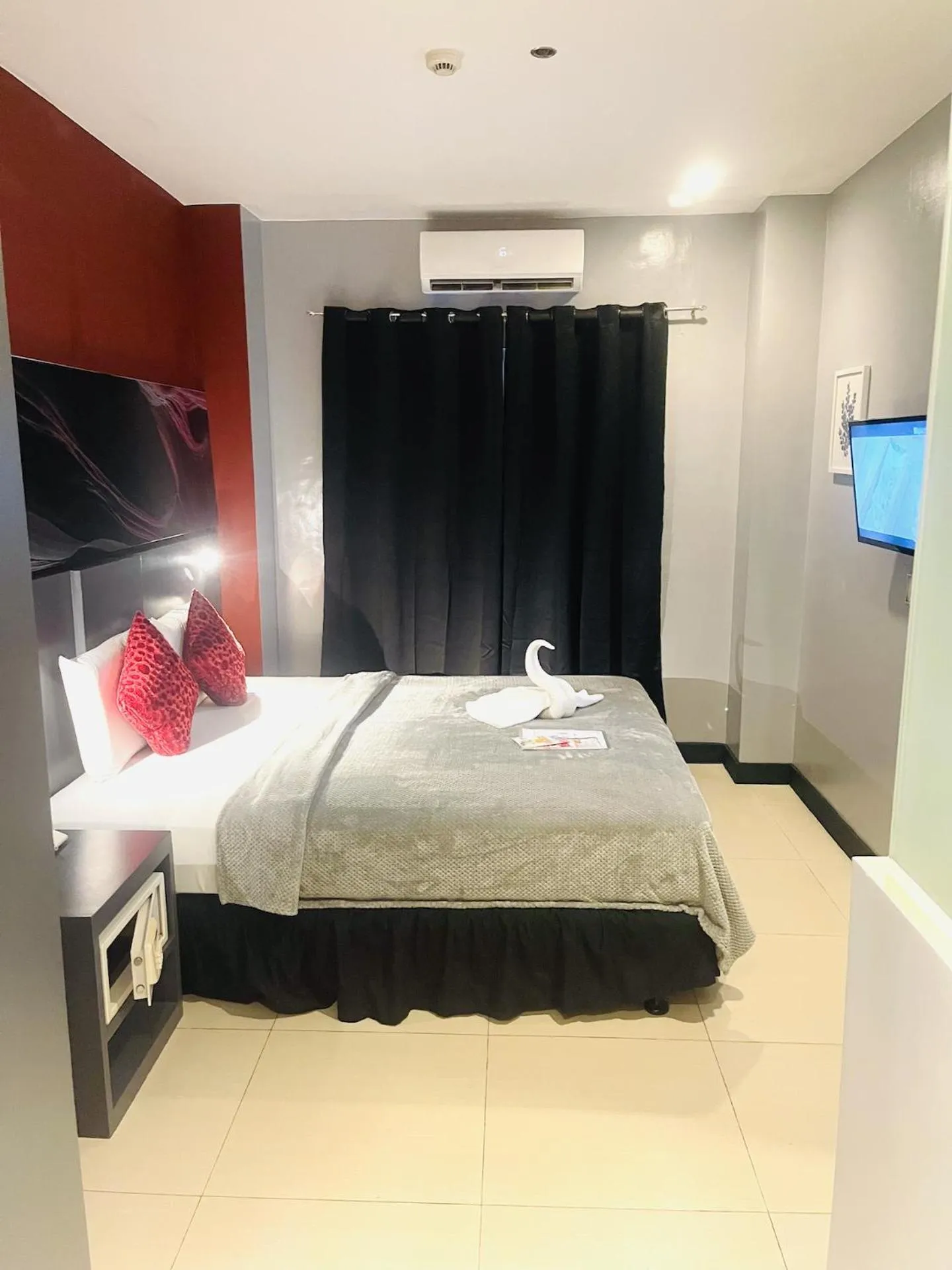 Bedroom, Bed in Wow Budget Hotel Cubao