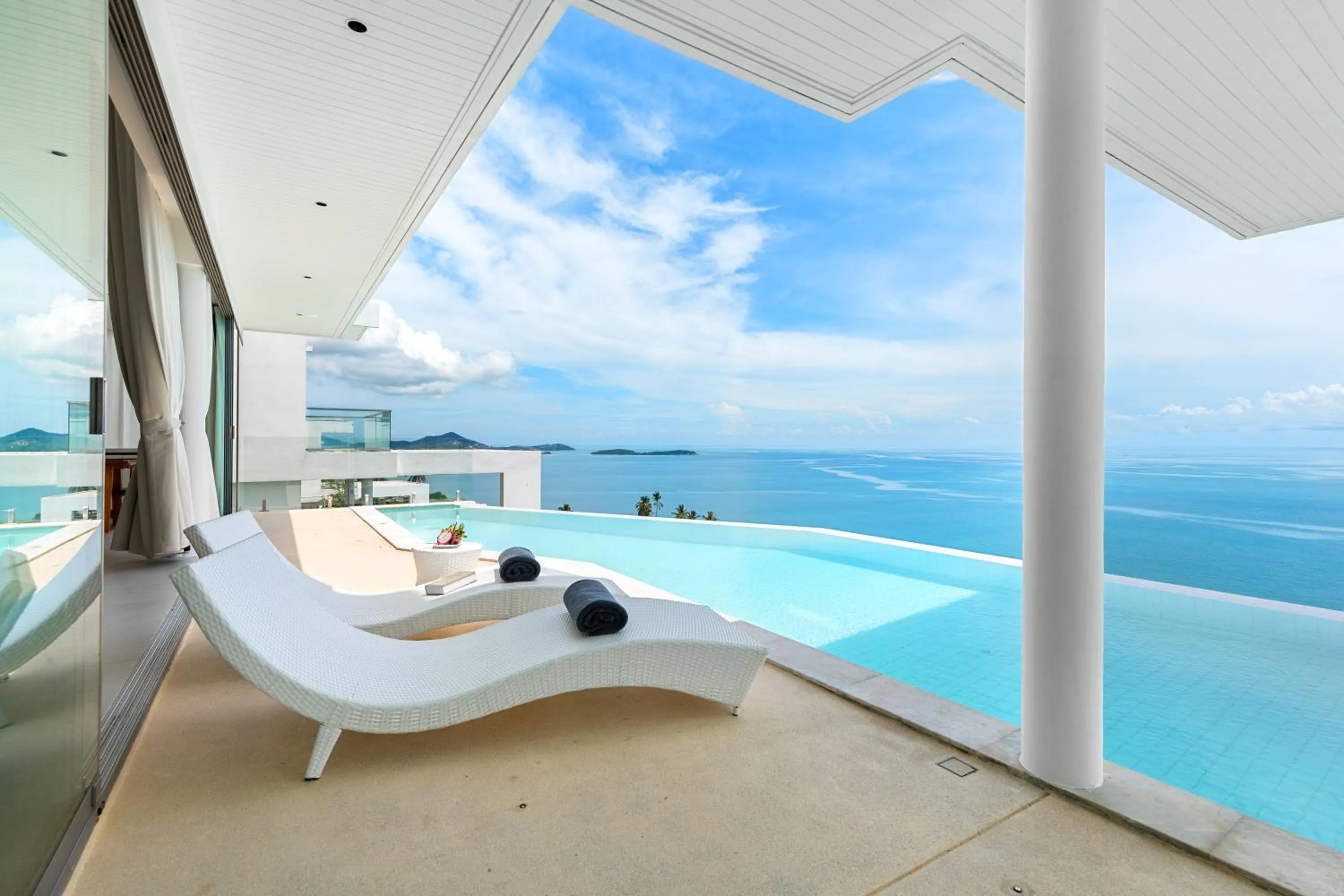 Swimming pool in Villa The Wave 2 Residence