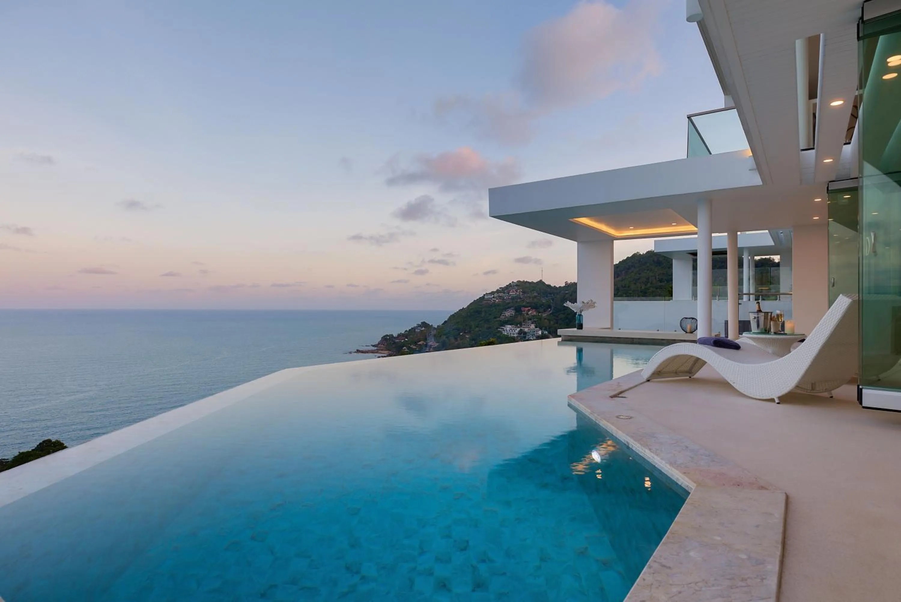 Swimming pool in Villa The Wave 2 Residence