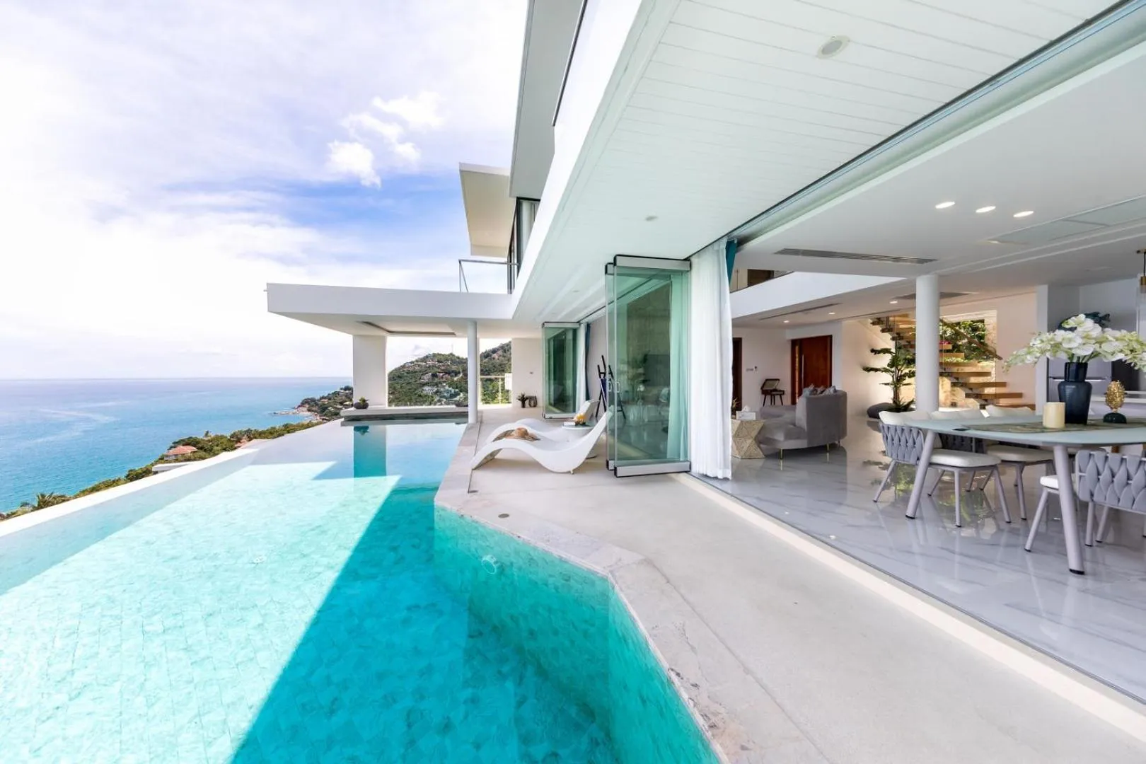 Swimming pool in Villa The Wave 2 Residence