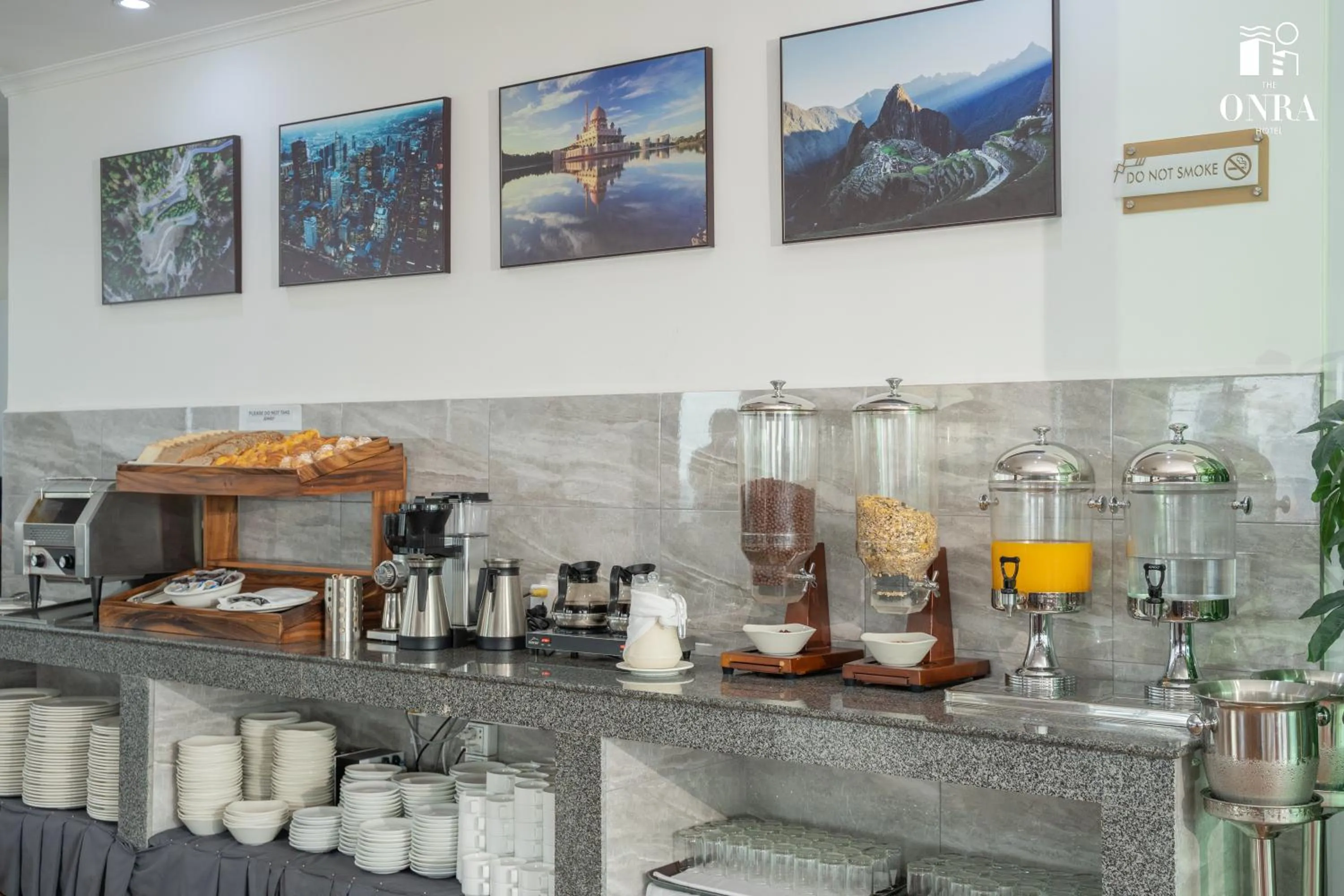 Coffee/tea facilities in The ONRA Hotel