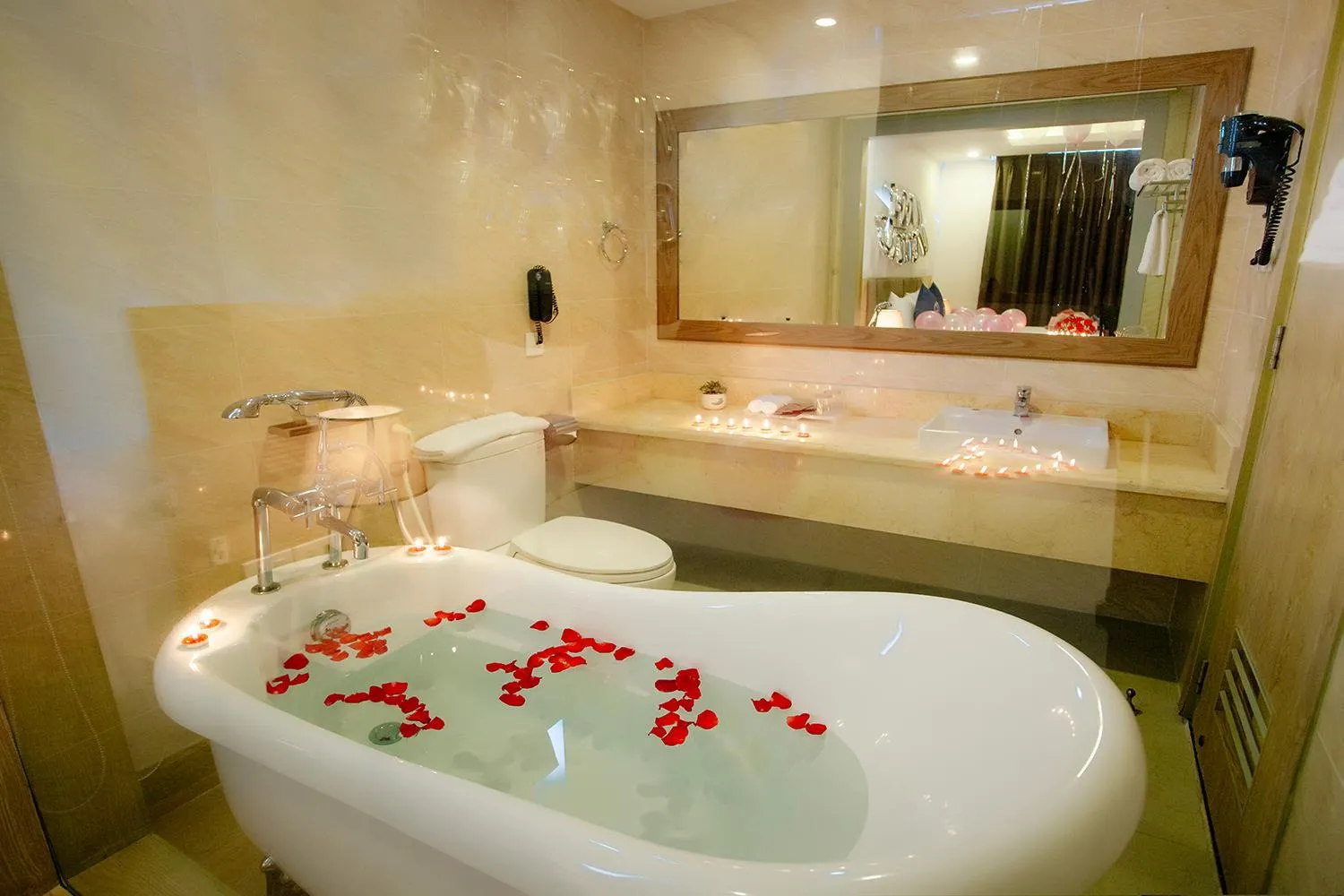 Shower in Lavencos Hotel Da Nang