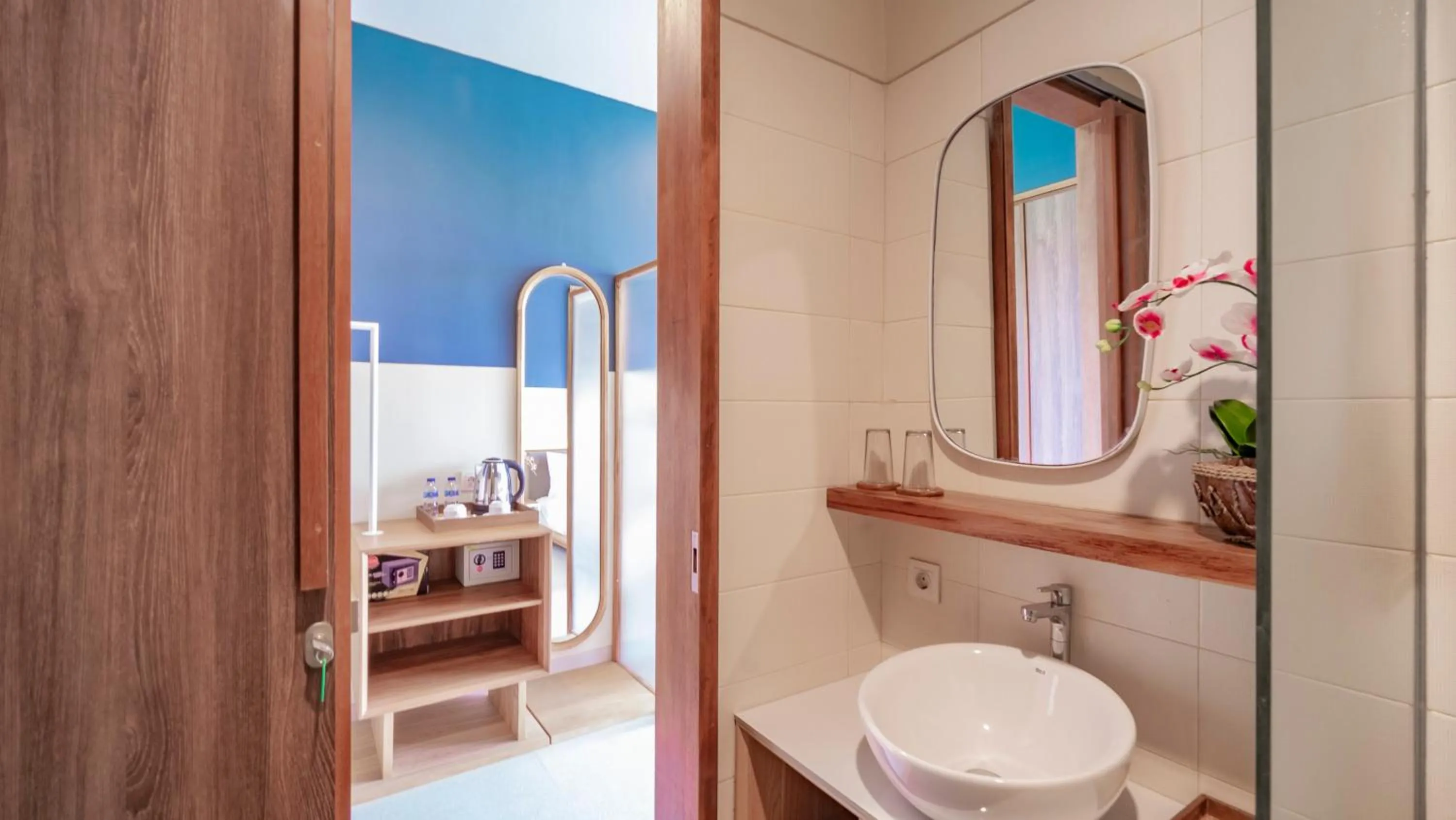 Bathroom in Juli House by Mahaputra