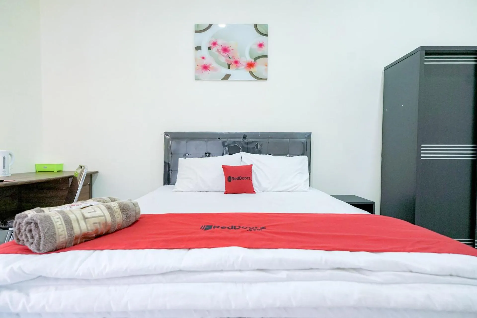 Bedroom, Bed in RedDoorz @ Jalan Urip Sumoharjo Lampung