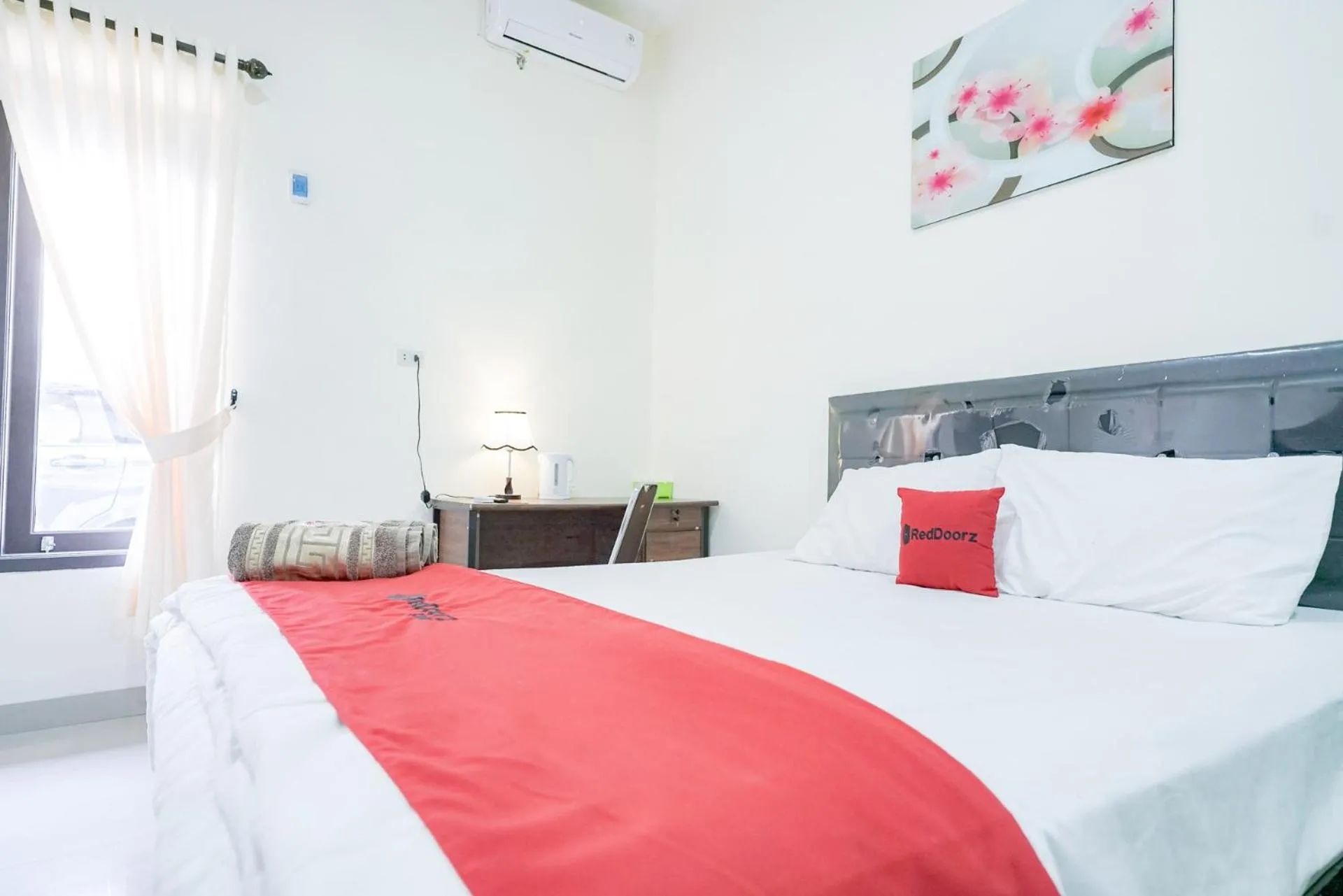 Bedroom, Bed in RedDoorz @ Jalan Urip Sumoharjo Lampung