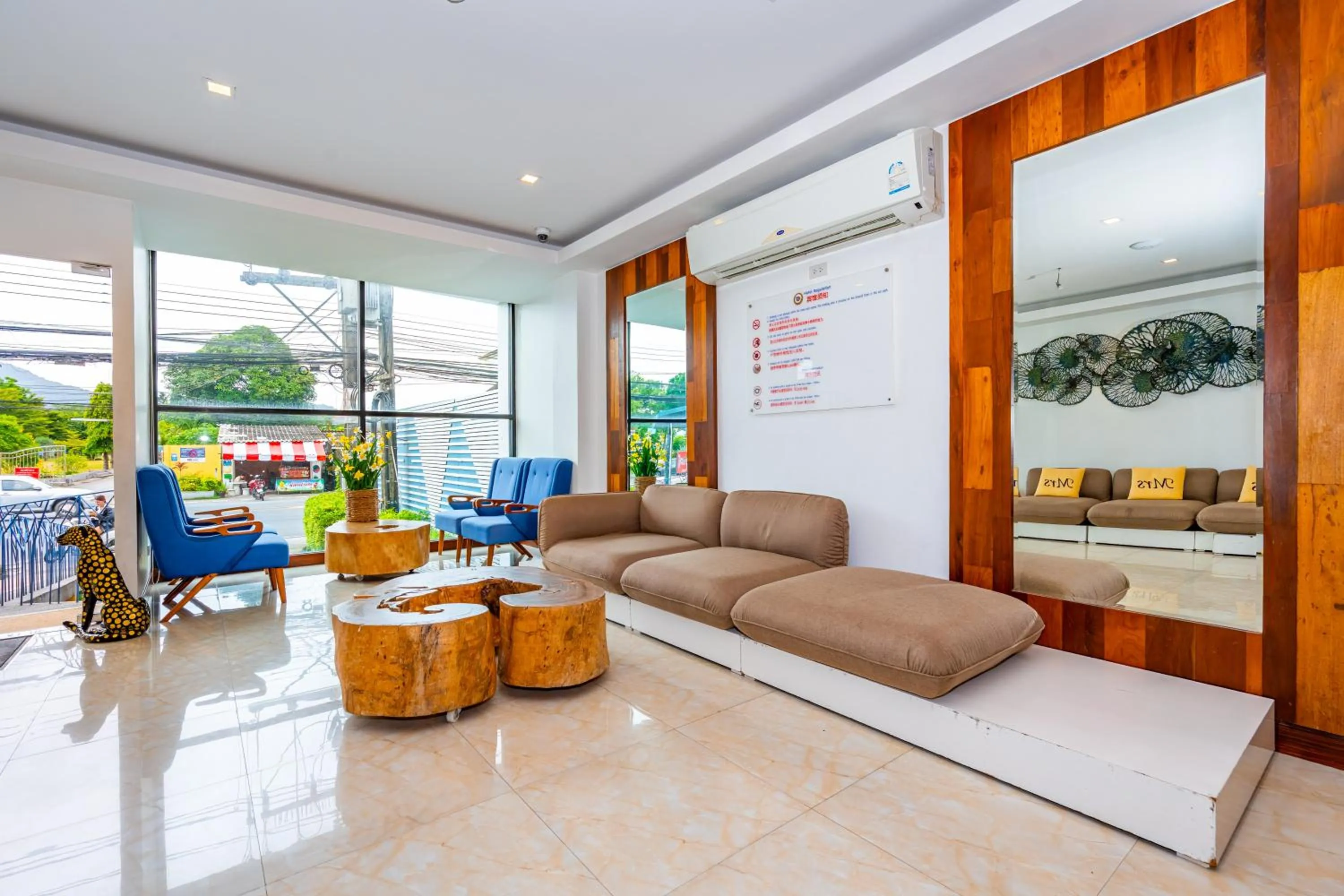 Lobby or reception in The Cheetar Hotel