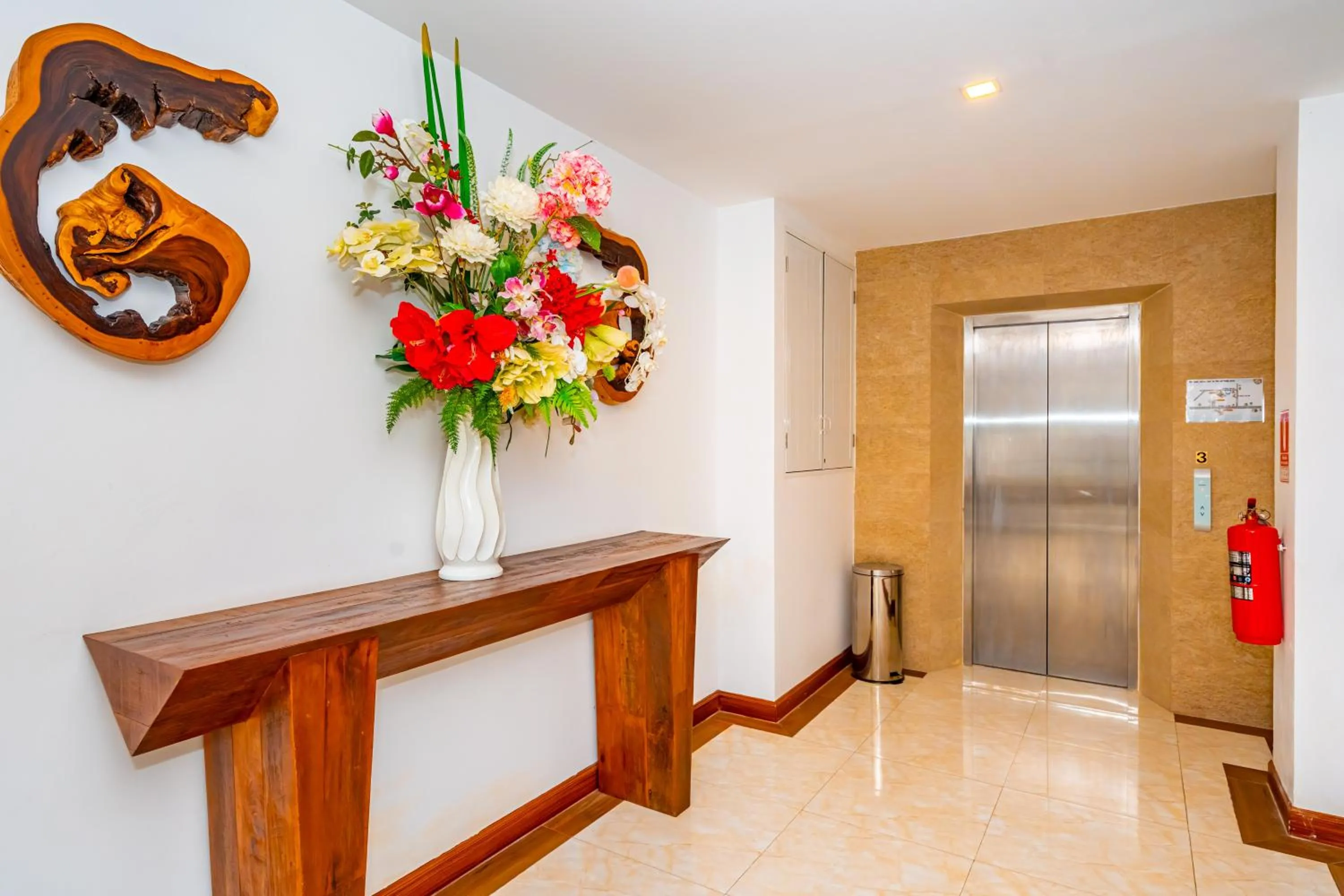 elevator in The Cheetar Hotel