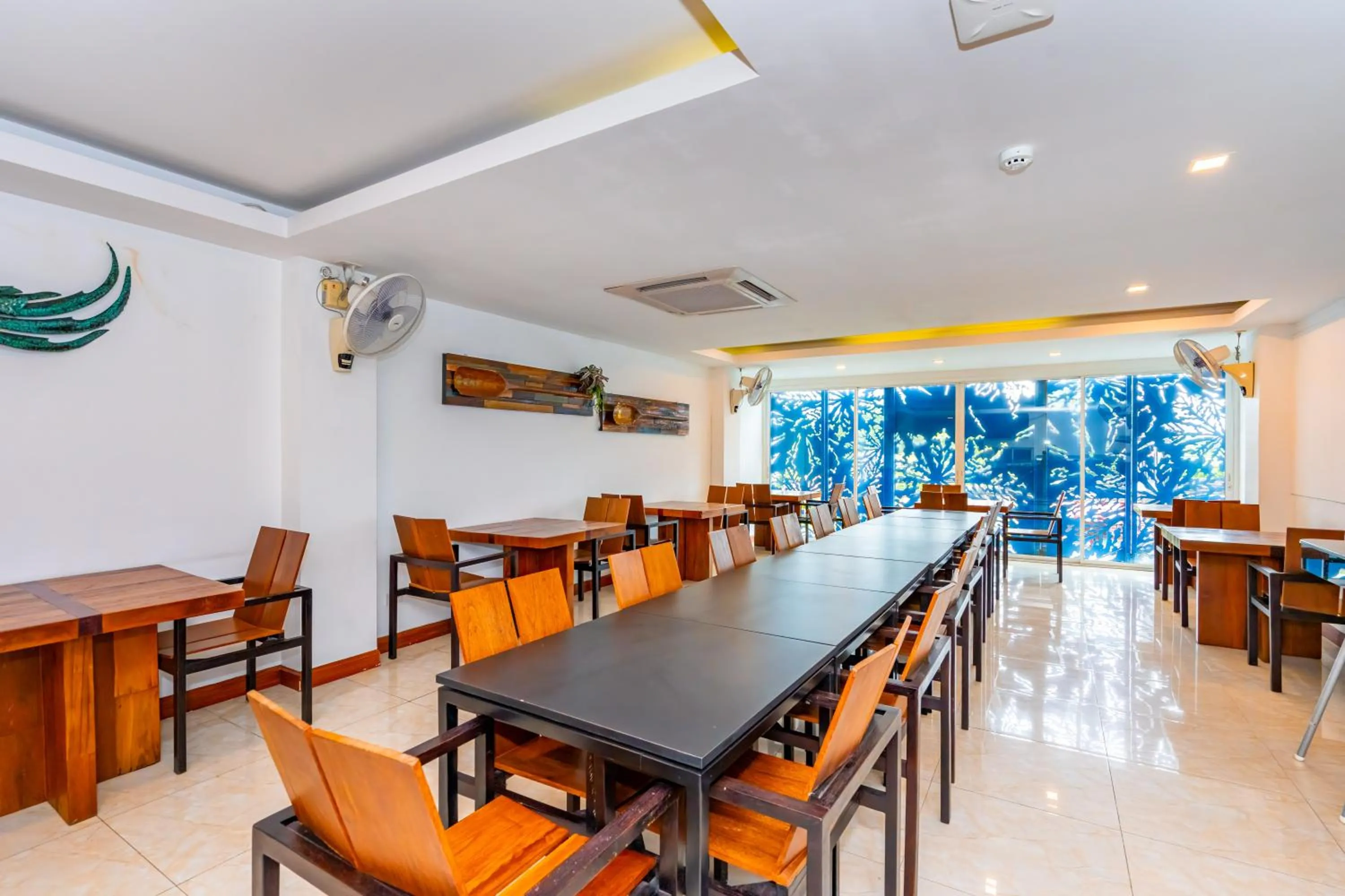 Restaurant/places to eat in The Cheetar Hotel