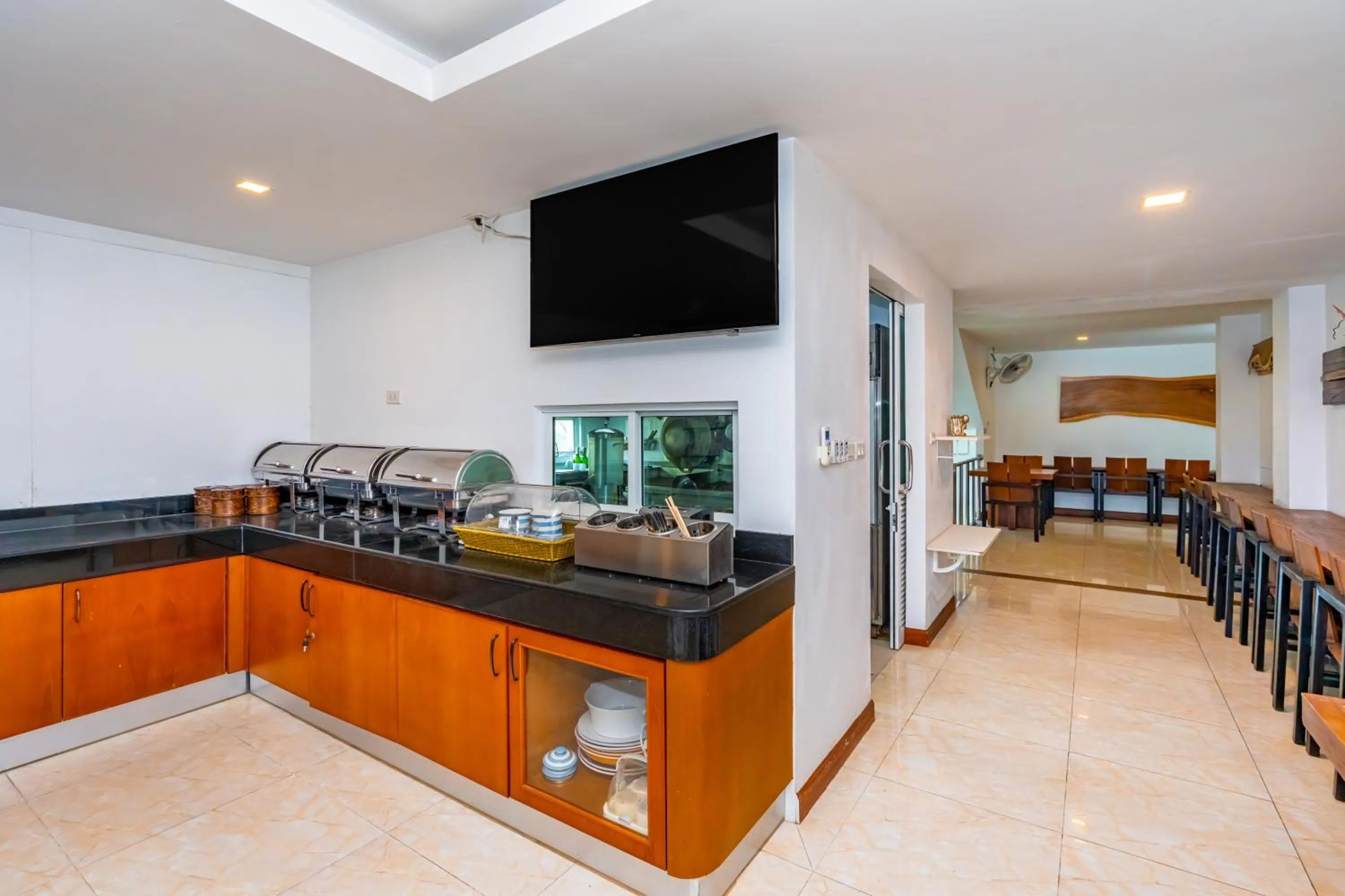 Restaurant/places to eat in The Cheetar Hotel