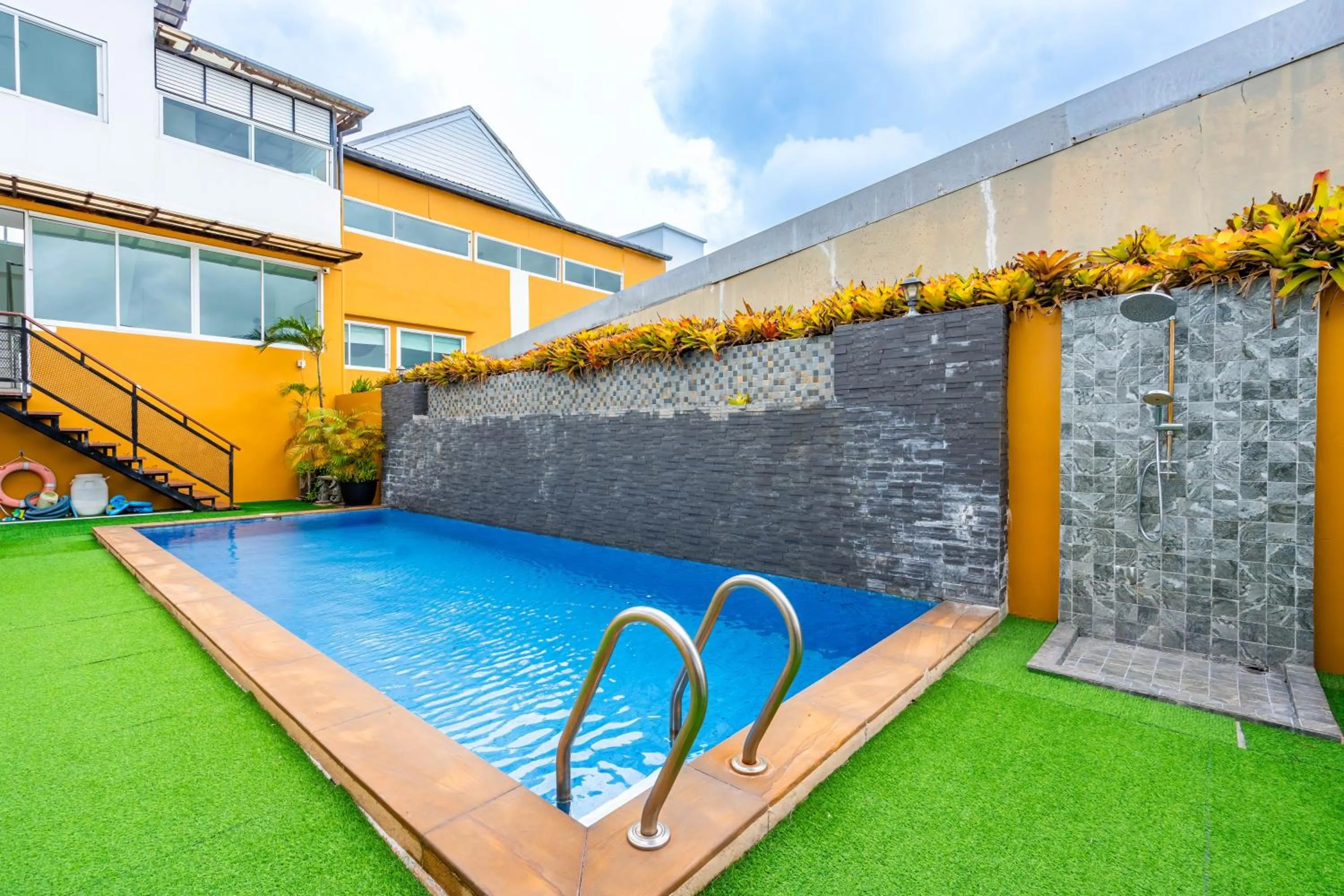 Pool view in The Cheetar Hotel