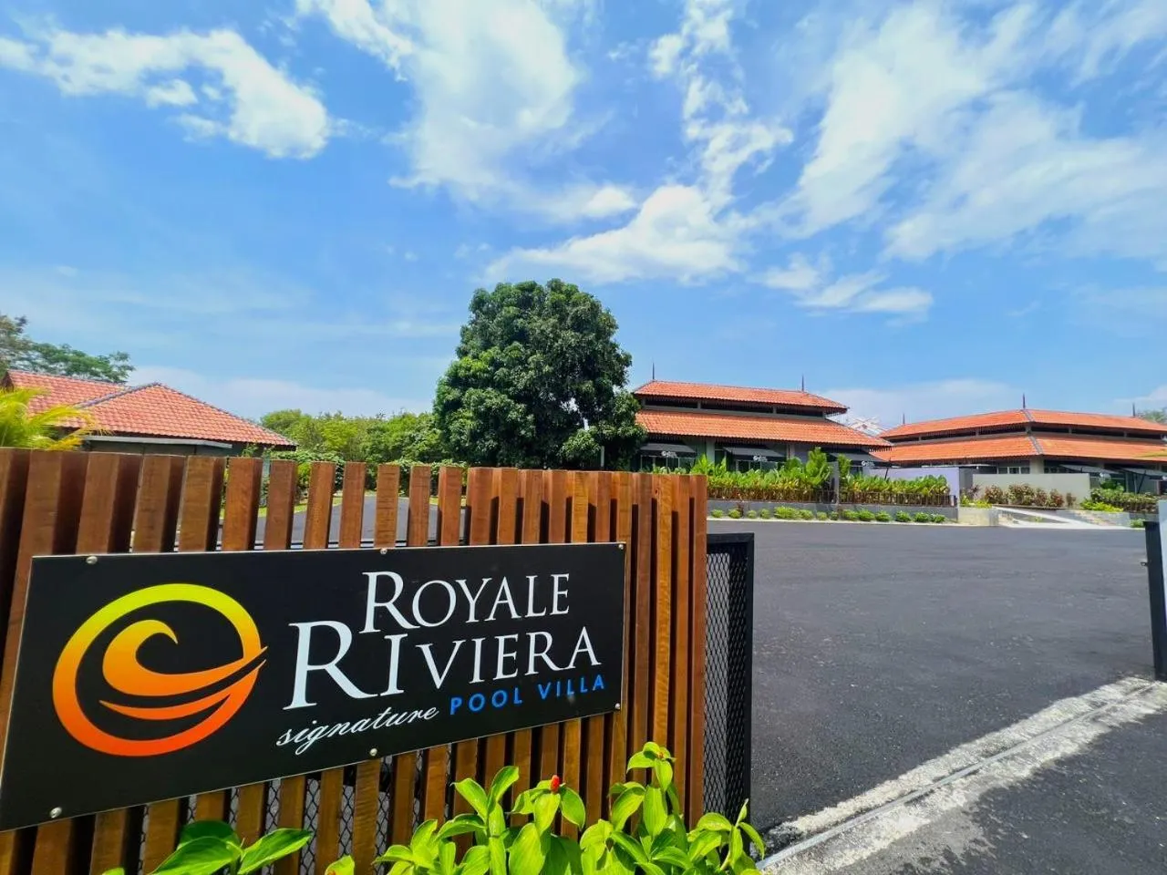 Facade/entrance in Royale Riviera Resort Private Pool Villas