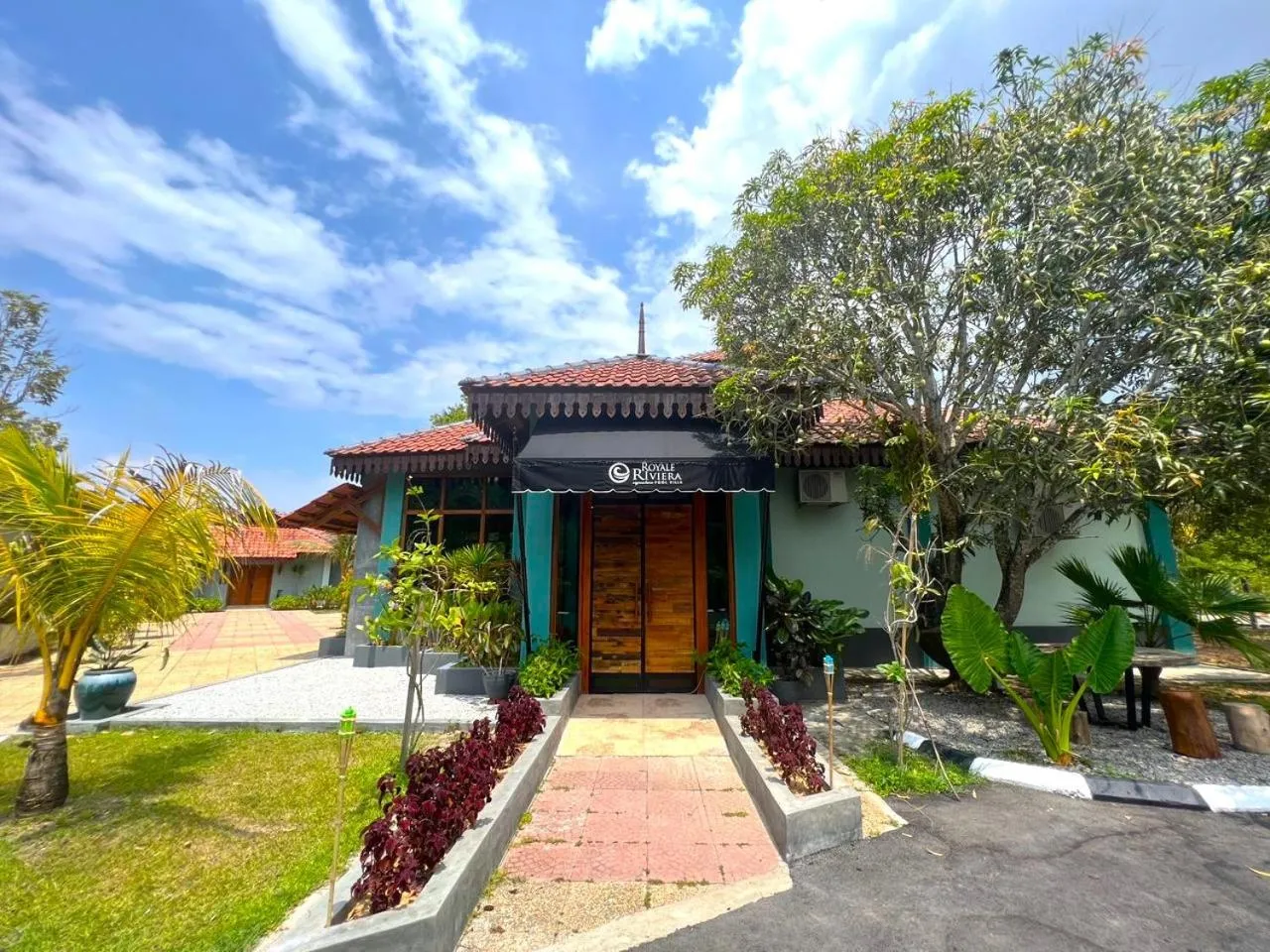 Facade/entrance in Royale Riviera Resort Private Pool Villas