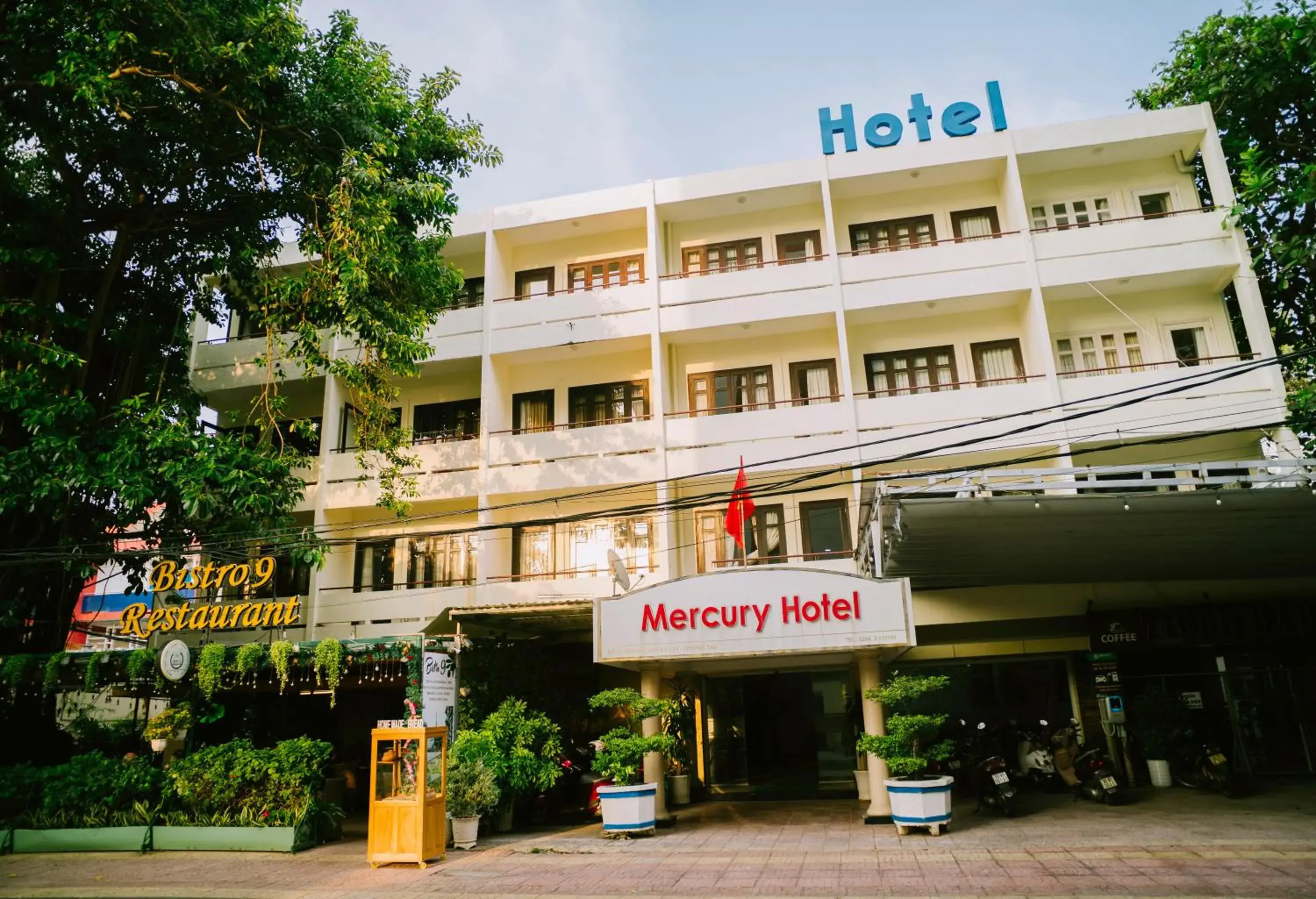 Property building in Mercury Hotel & Apartment Property building in Mercury Hotel & Apartment