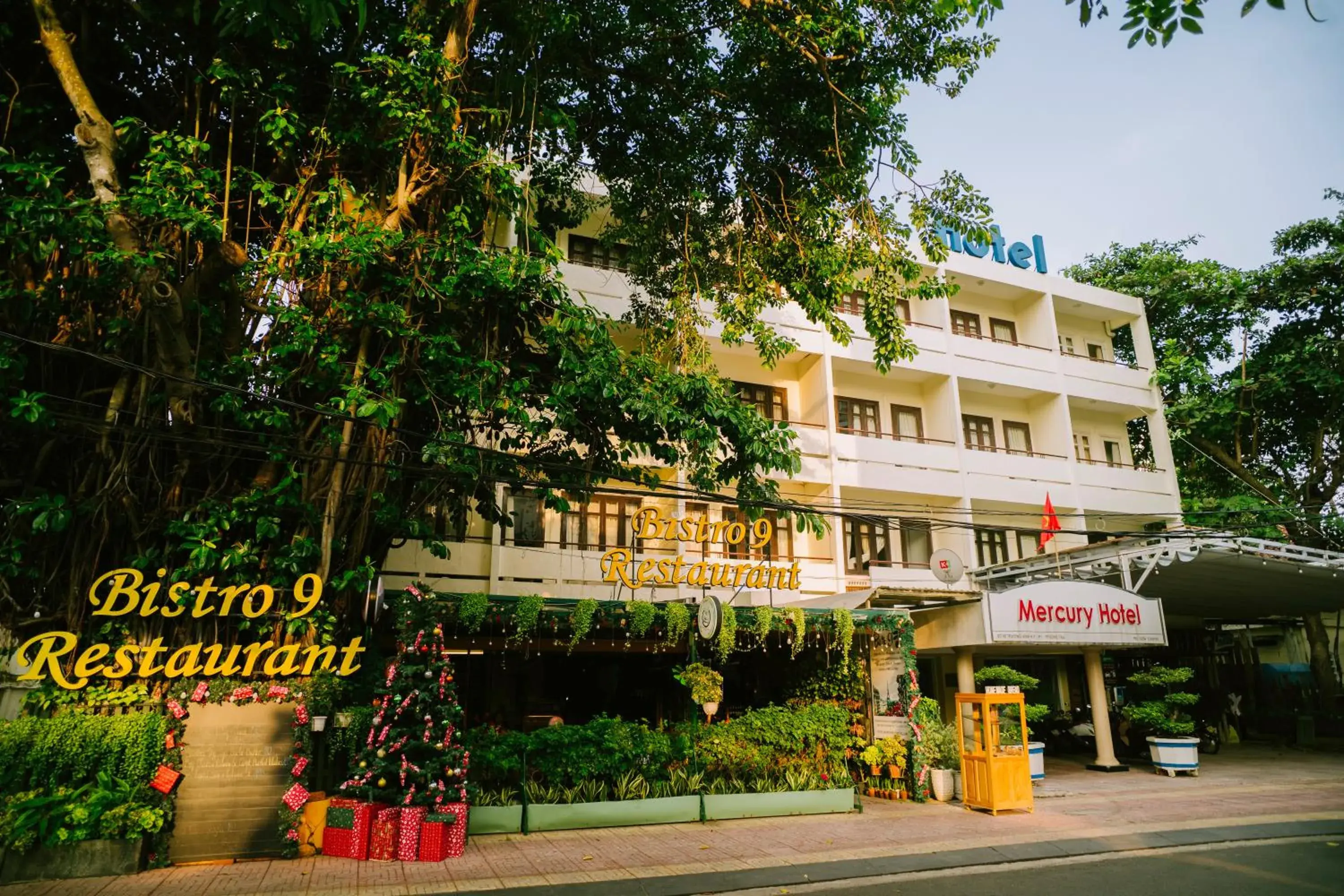 Property building in Mercury Hotel & Apartment Property building in Mercury Hotel & Apartment