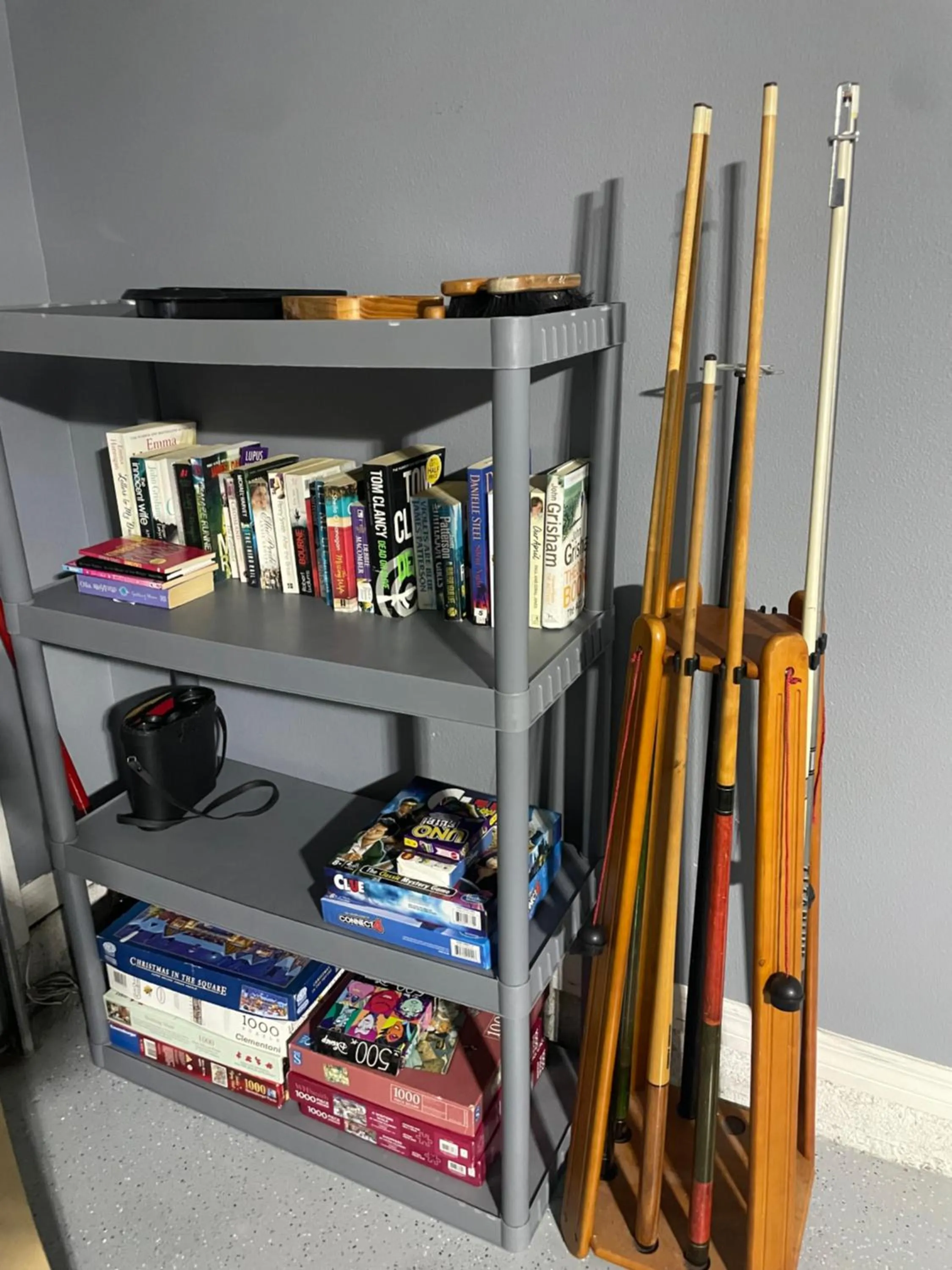 Billiard in 3 Bedroom Villa with Poolside Cinema and Games Room Close to theme Parks sleeps 6 plus 2