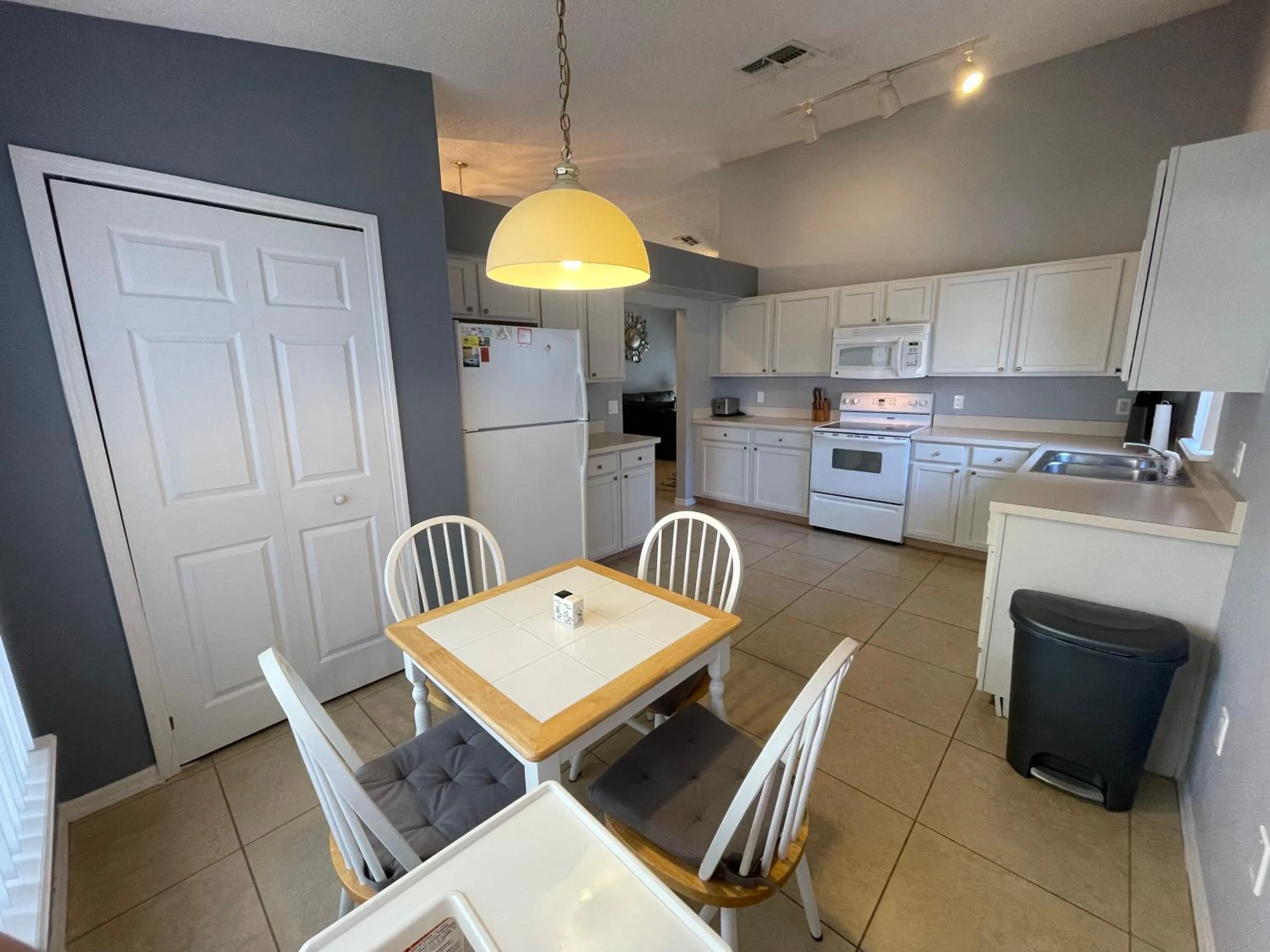 Kitchen or kitchenette in 3 Bedroom Villa with Poolside Cinema and Games Room Close to theme Parks sleeps 6 plus 2