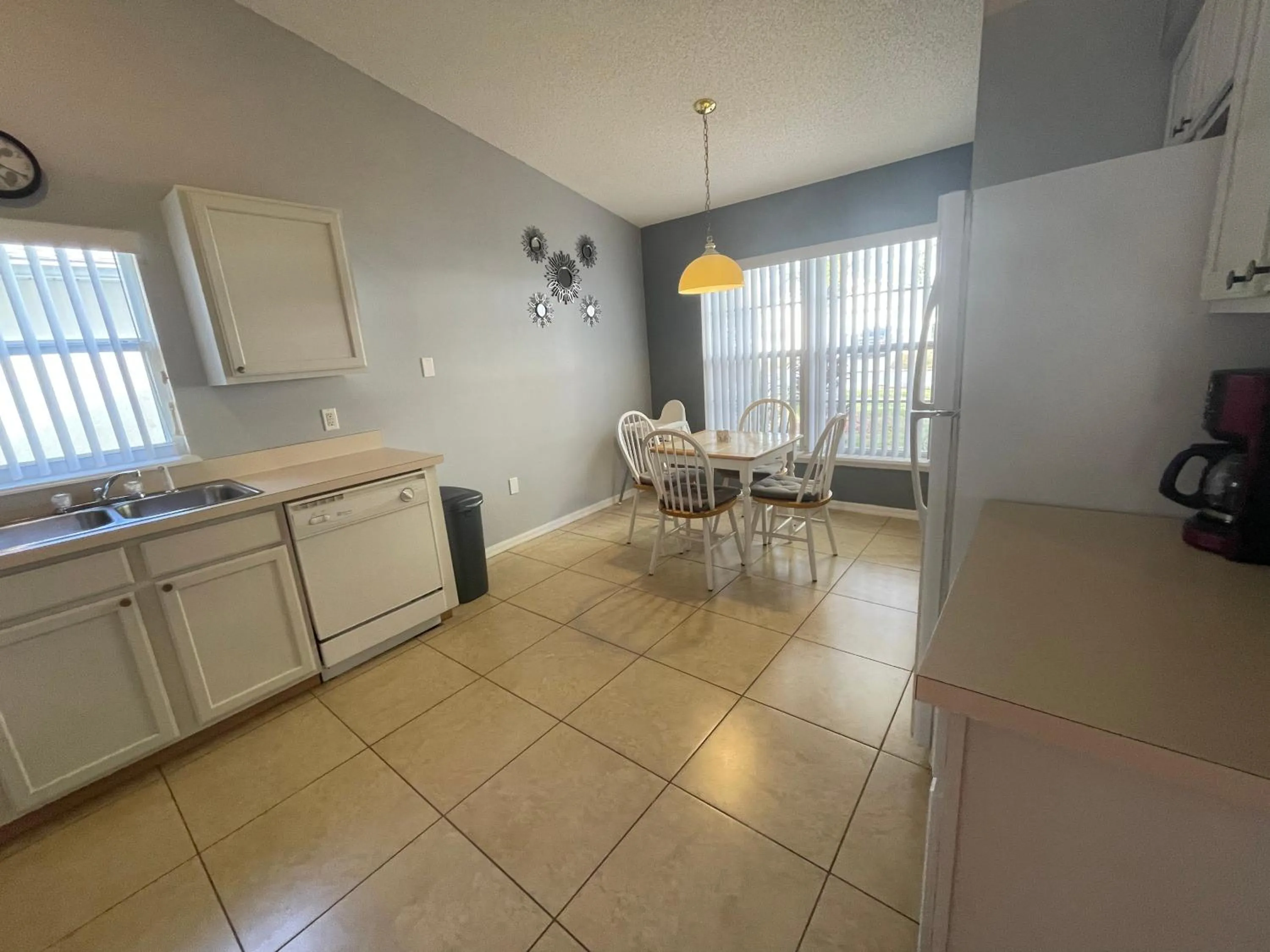 Kitchen or kitchenette in 3 Bedroom Villa with Poolside Cinema and Games Room Close to theme Parks sleeps 6 plus 2