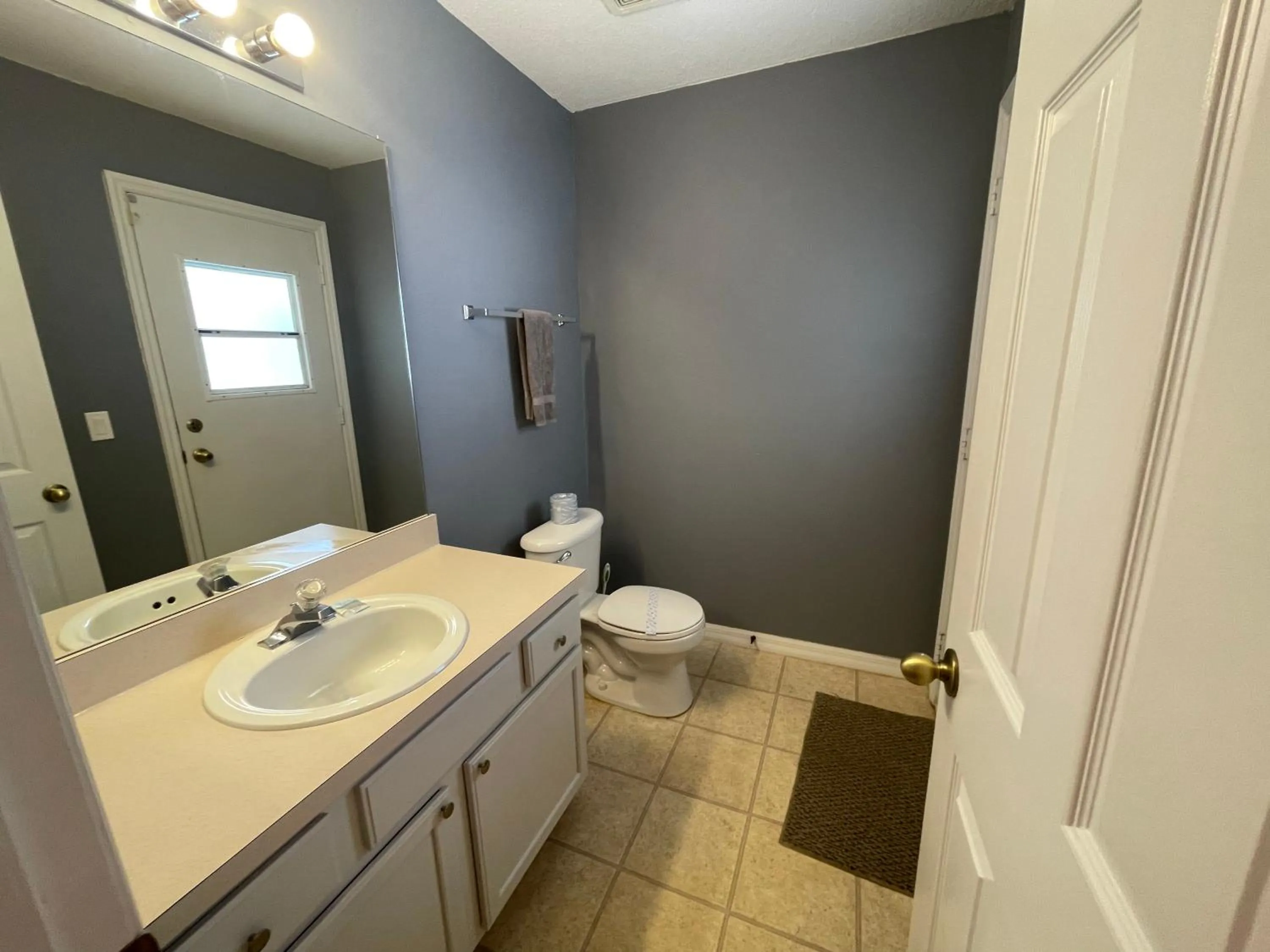 Toilet in 3 Bedroom Villa with Poolside Cinema and Games Room Close to theme Parks sleeps 6 plus 2