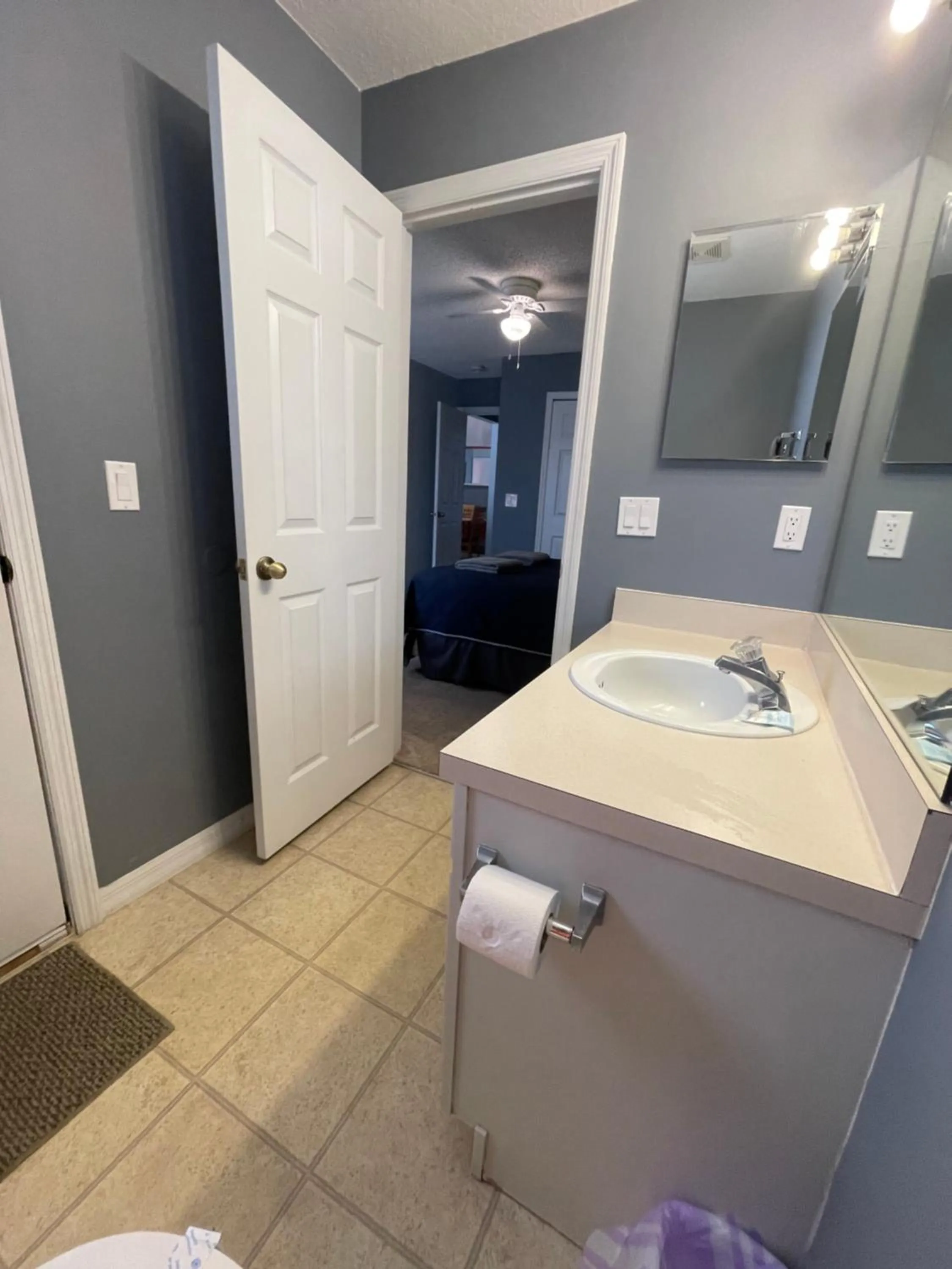 Bathroom in 3 Bedroom Villa with Poolside Cinema and Games Room Close to theme Parks sleeps 6 plus 2