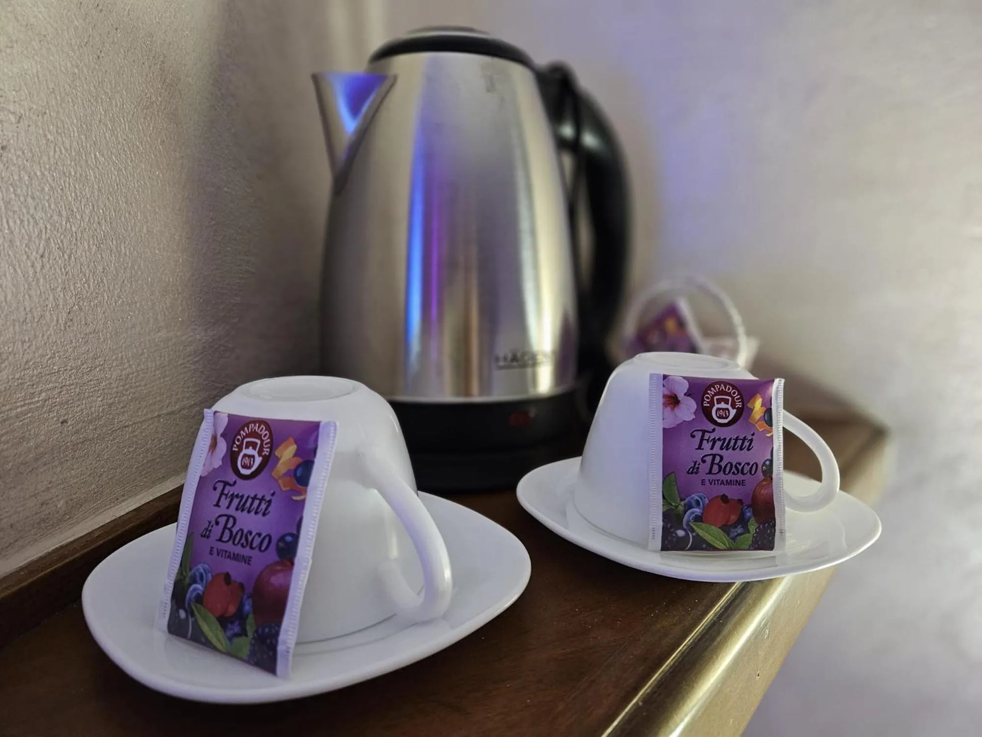 Coffee/tea facilities in B&B Villa Maracujà