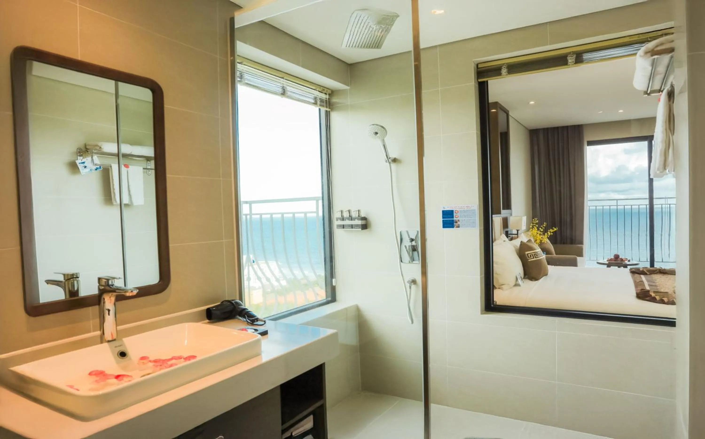 Shower in Vipol Mui Ne Hotel & Spa