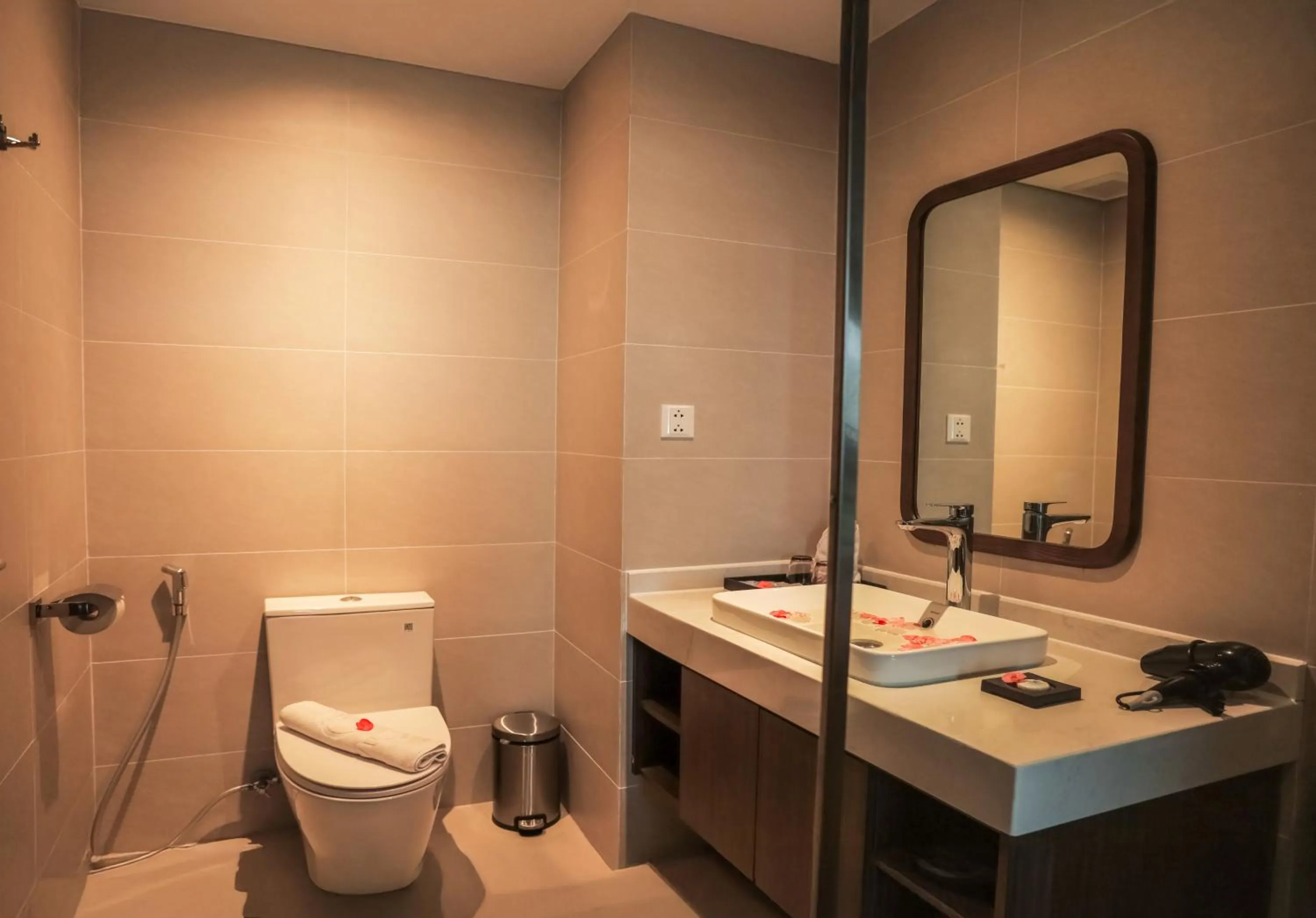 Toilet in Vipol Mui Ne Hotel & Spa