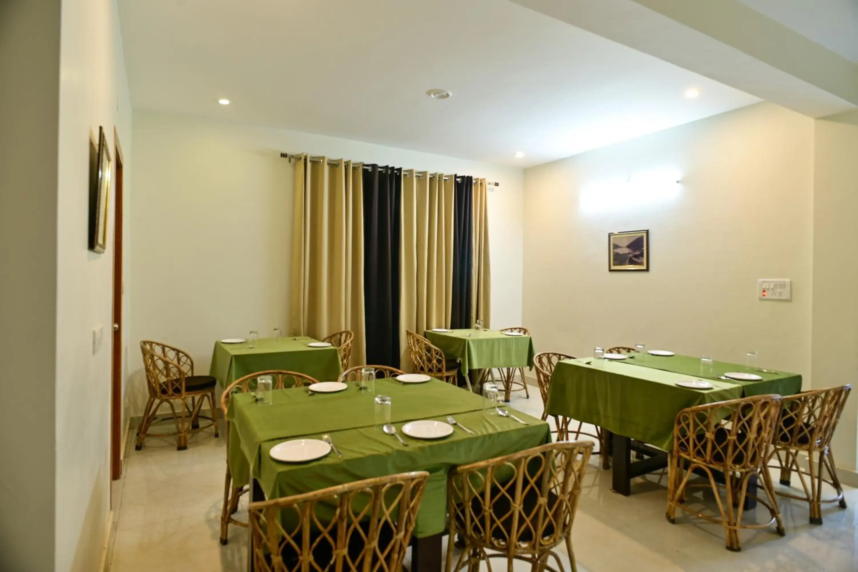 Restaurant/places to eat in The Fern Villas Nainital By Beyond Stay Restaurant/places to eat in The Fern Villas Nainital By Beyond Stay
