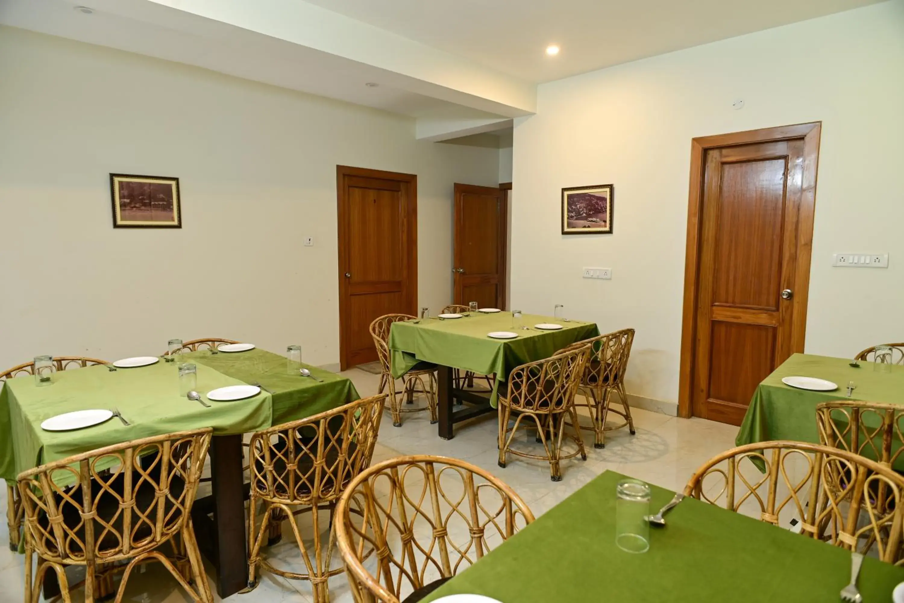 Restaurant/places to eat in The Fern Villas Nainital By Beyond Stay Restaurant/places to eat in The Fern Villas Nainital By Beyond Stay