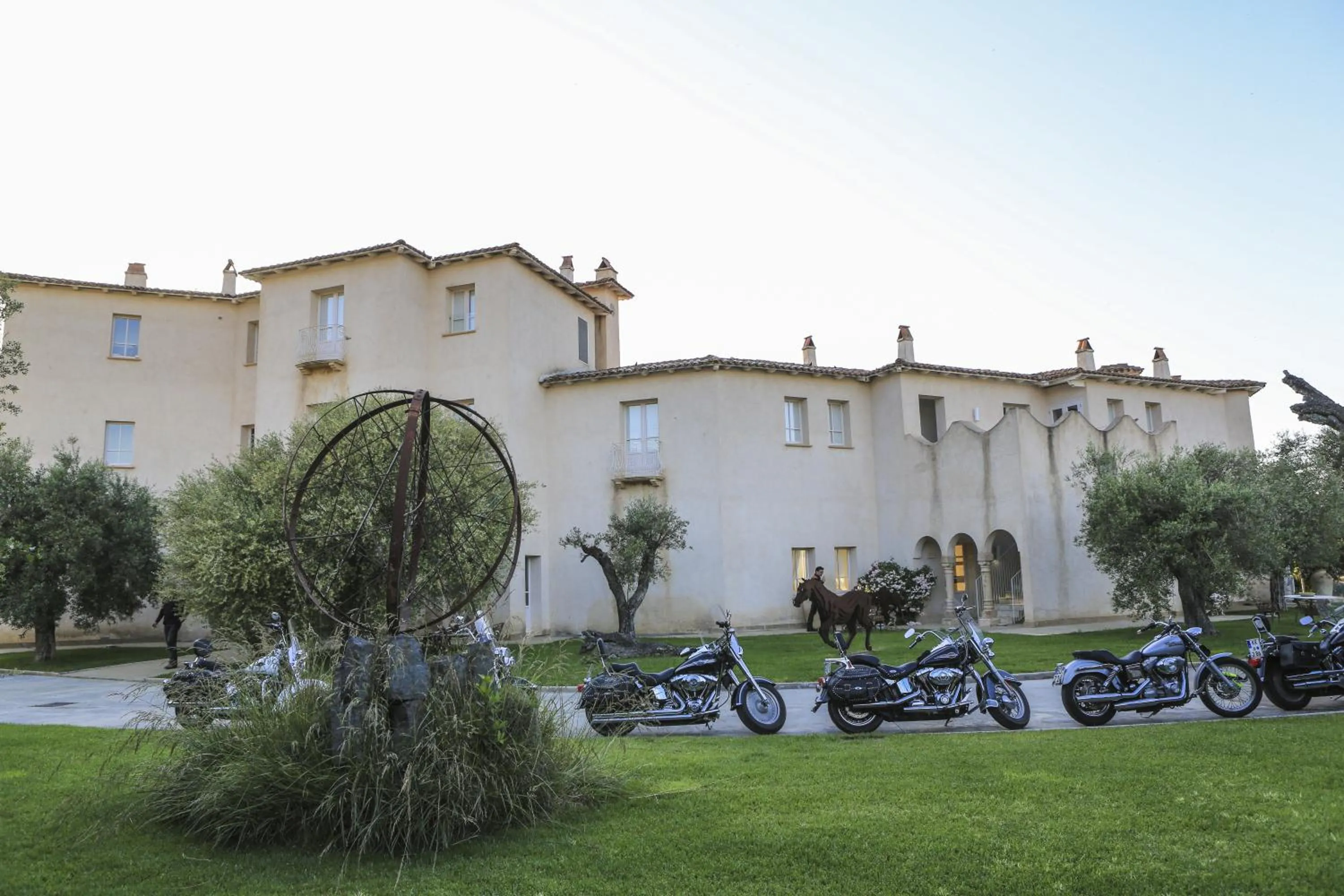 Property building in Tartheshotel