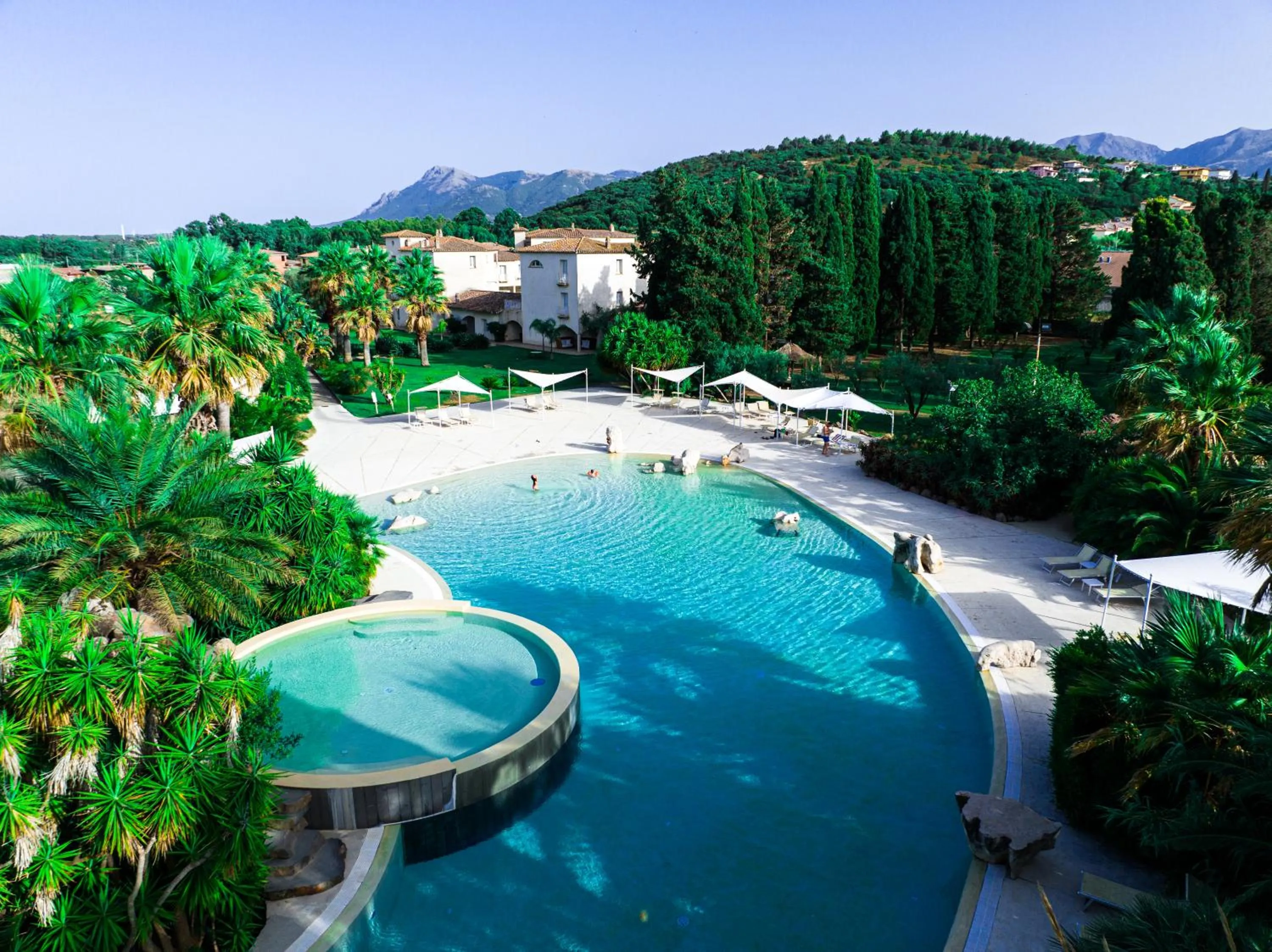 Pool view in Tartheshotel