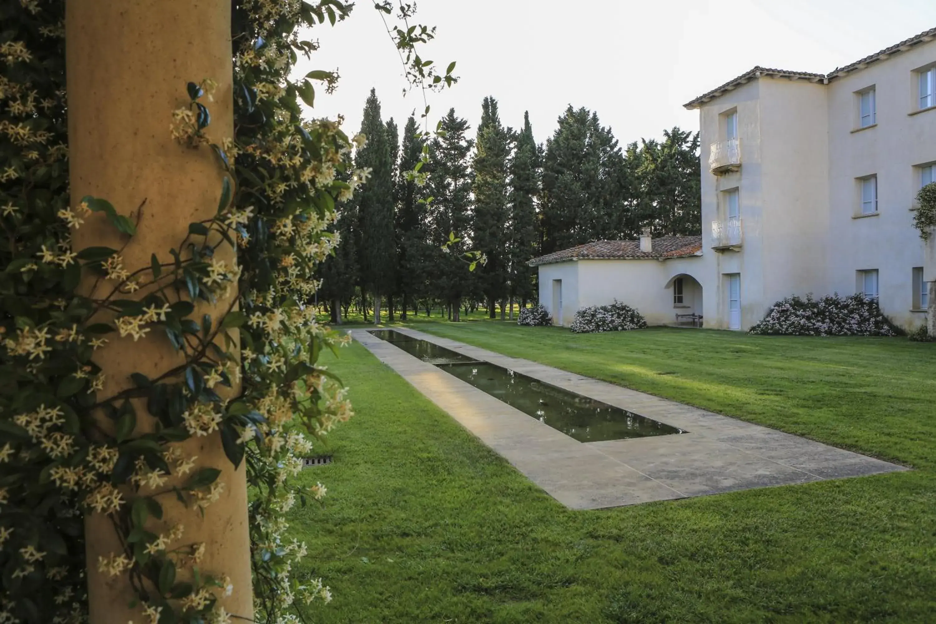 Facade/entrance in Tartheshotel Facade/entrance in Tartheshotel