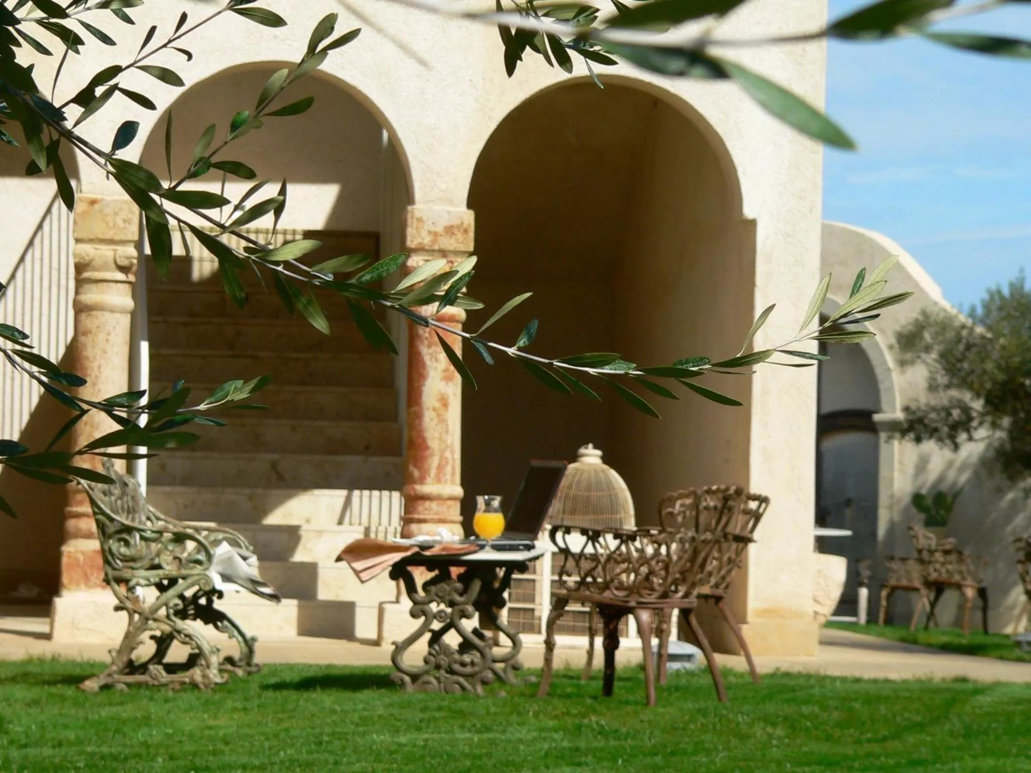 Facade/entrance in Tartheshotel