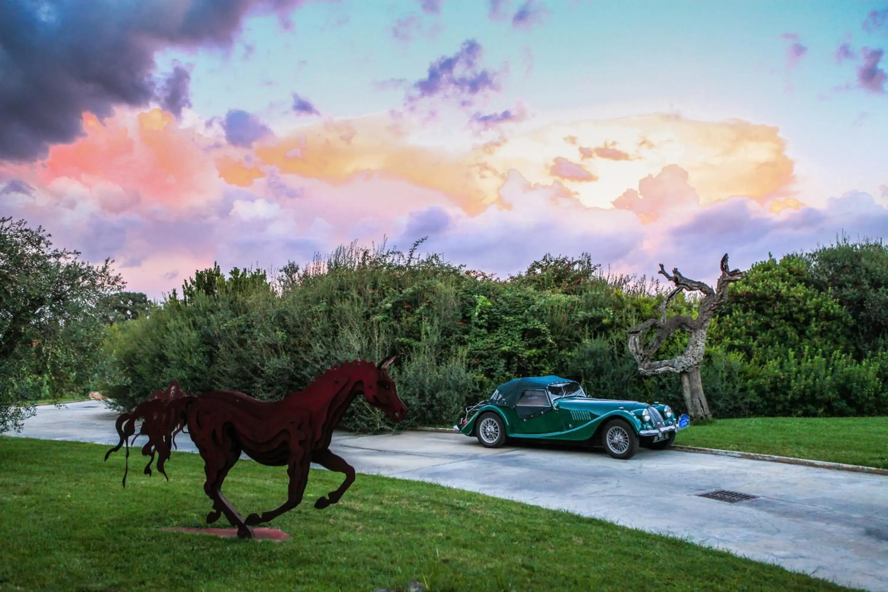 Facade/entrance in Tartheshotel Facade/entrance in Tartheshotel