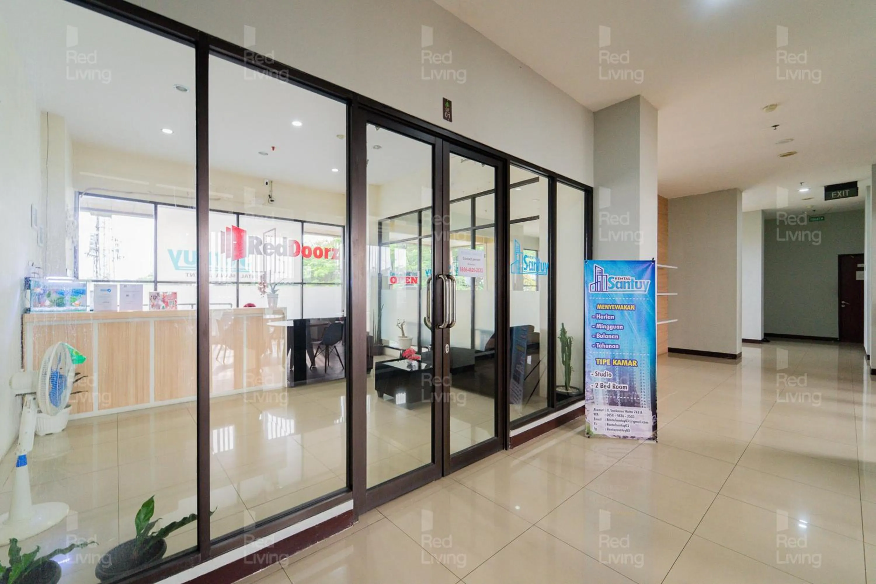Lobby or reception in RedLiving Apartemen Tamansari Panoramic - Santuy Agency