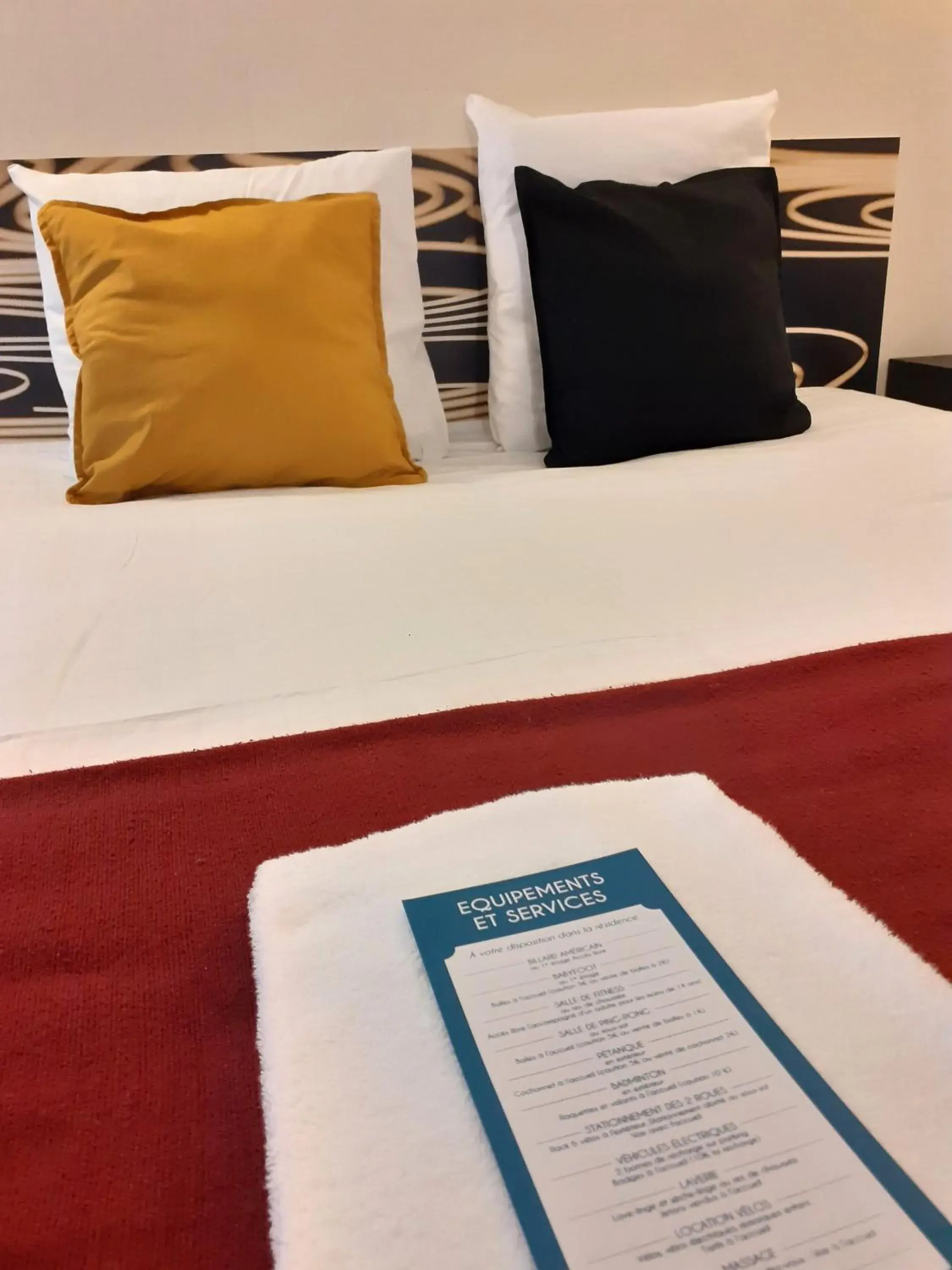 Quadruple Room with Garden View in La Villa des Golf.e.s Quadruple Room with Garden View in La Villa des Golf.e.s